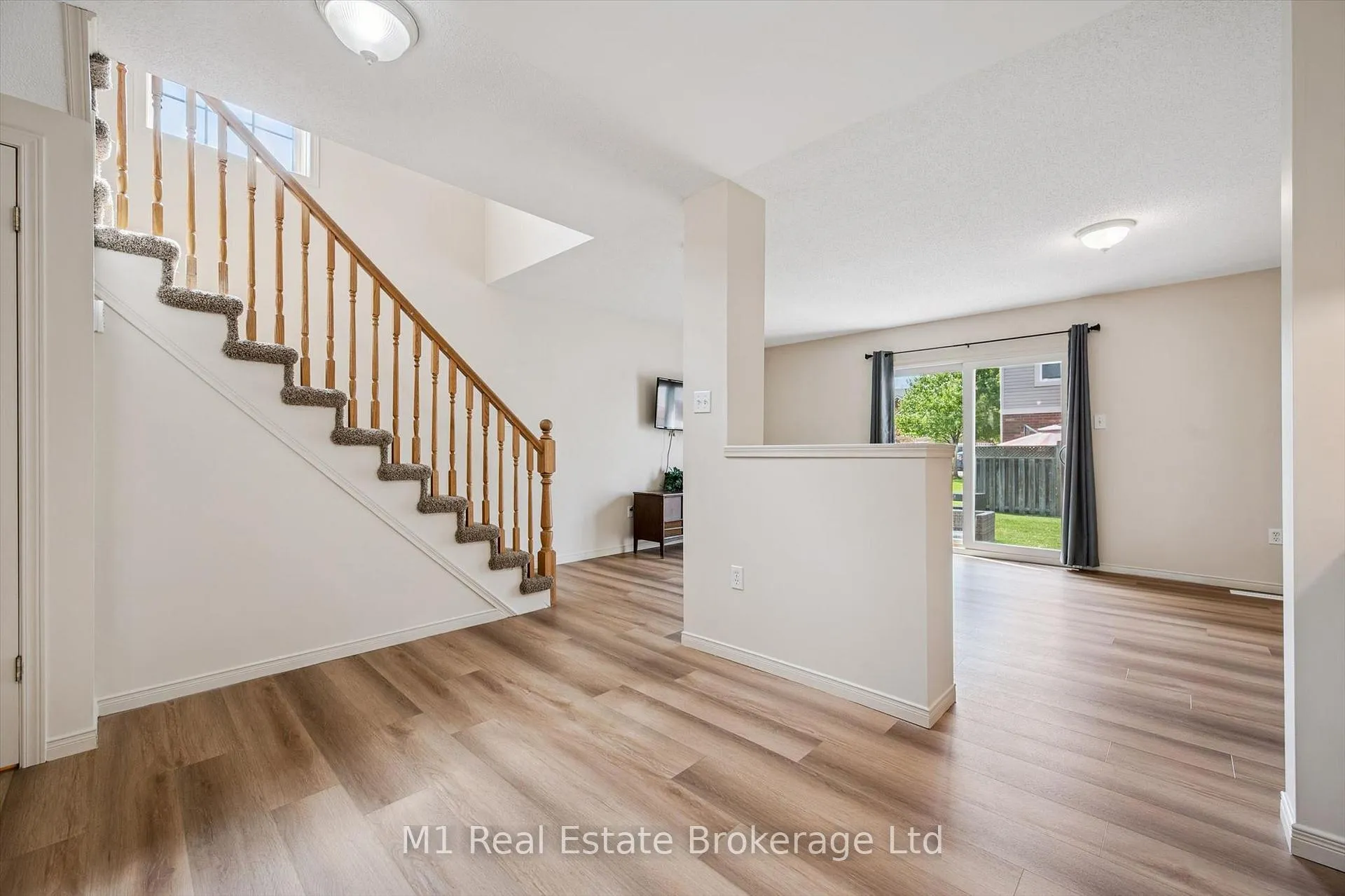 Photo 19 of Unit 27, 124 Gosling Gardens, Guelph, Clairfields/Hanlon Business Park — HOMEH