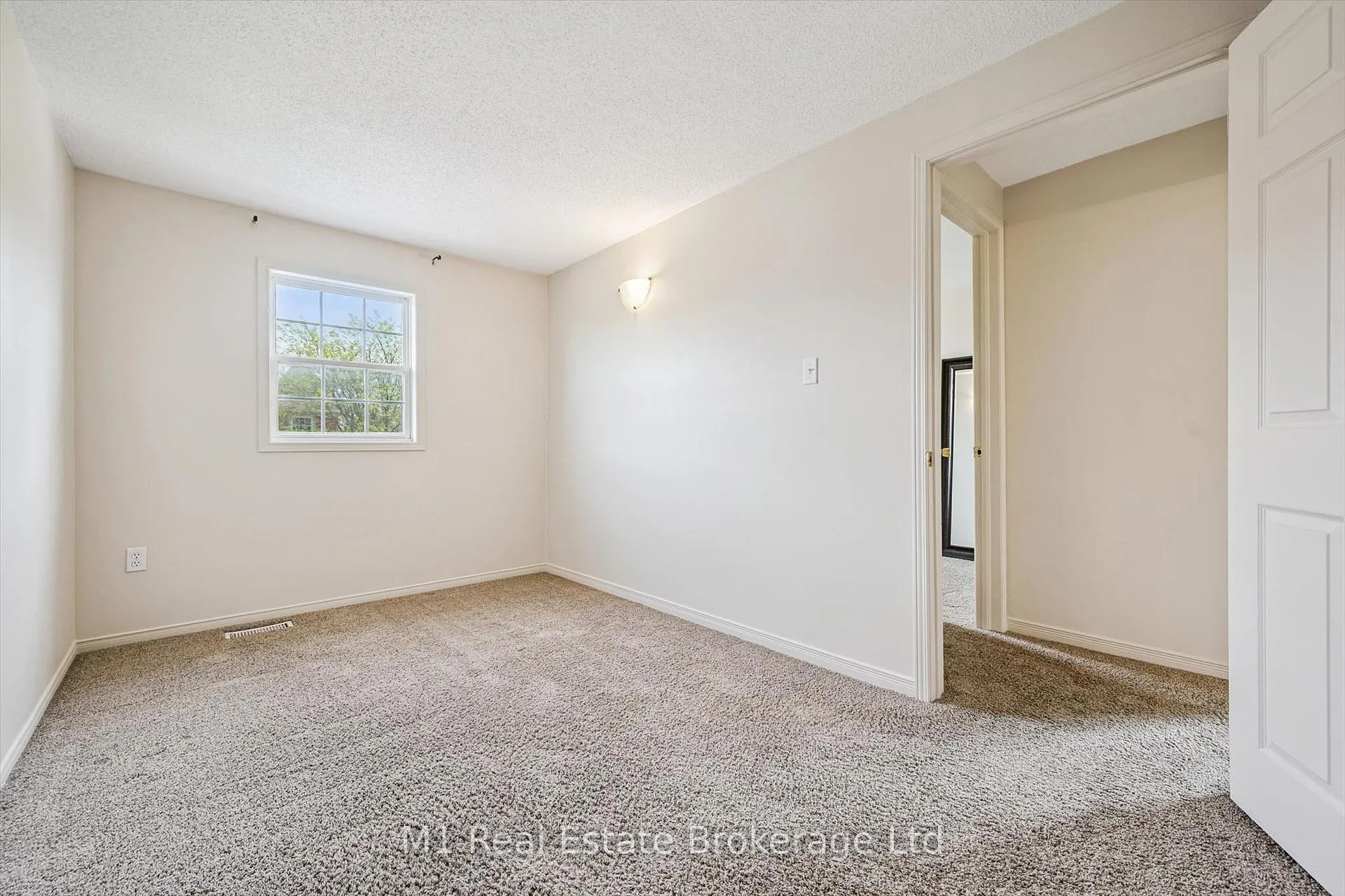 Photo 22 of Unit 27, 124 Gosling Gardens, Guelph, Clairfields/Hanlon Business Park — HOMEH