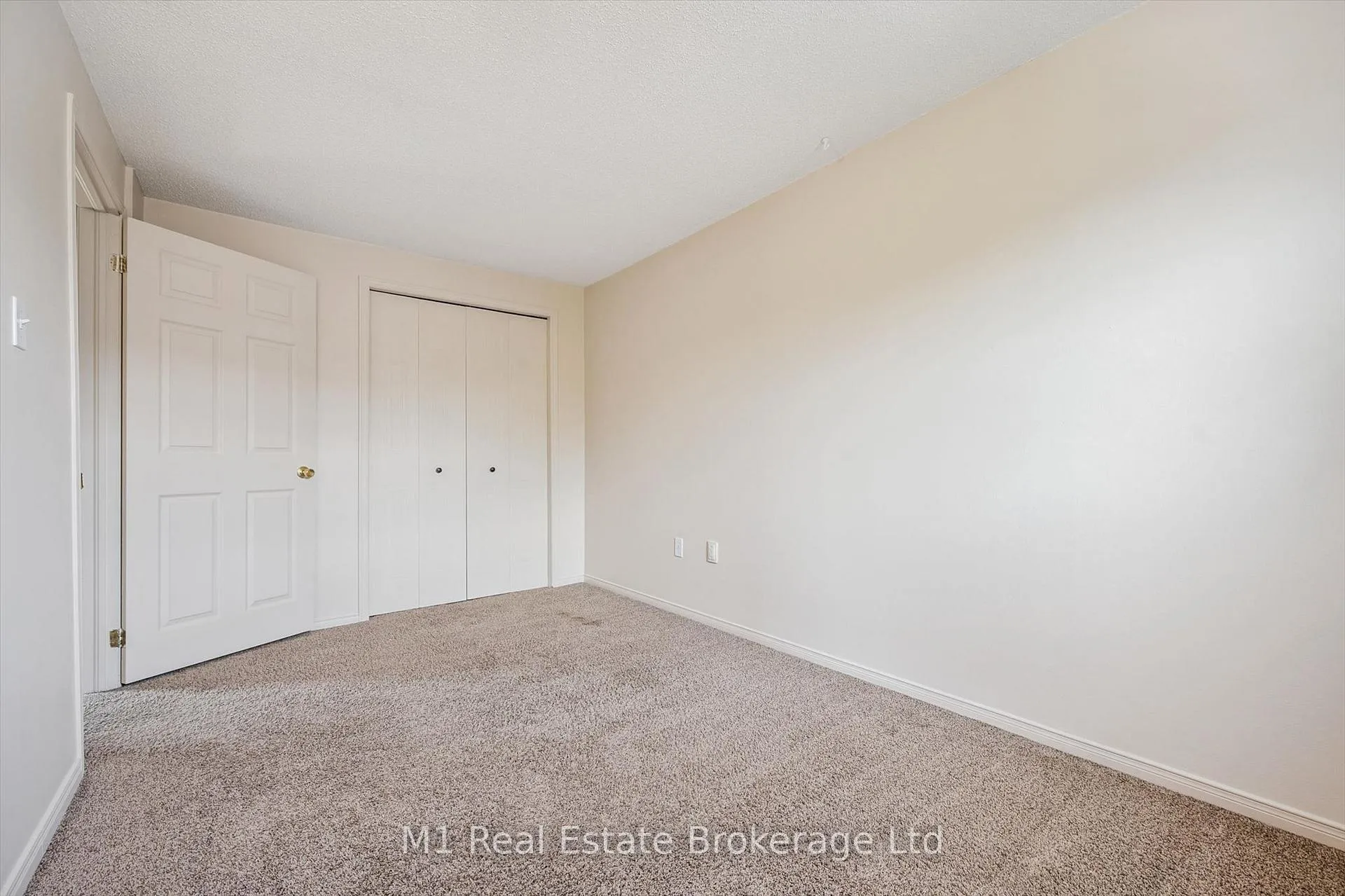 Photo 24 of Unit 27, 124 Gosling Gardens, Guelph, Clairfields/Hanlon Business Park — HOMEH