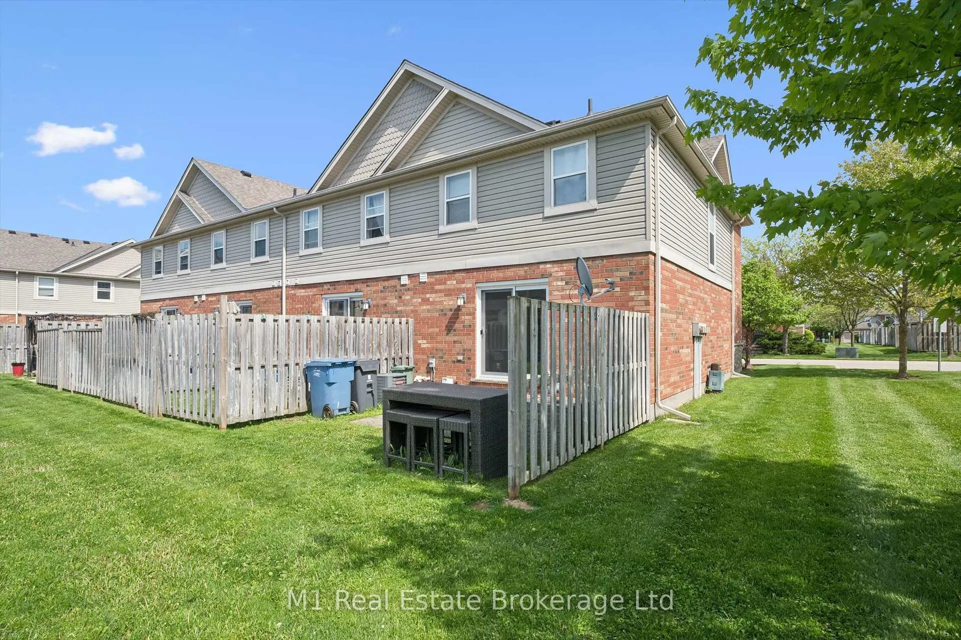 Photo 33 of Unit 27, 124 Gosling Gardens, Guelph, Clairfields/Hanlon Business Park — HOMEH