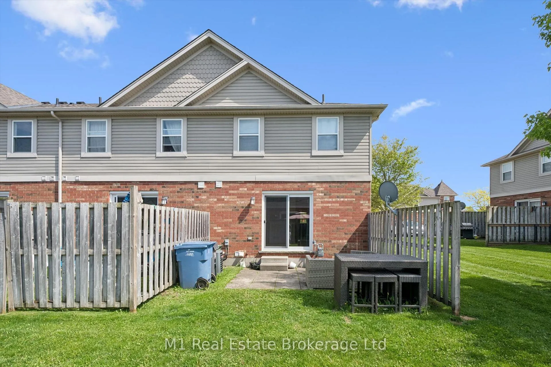 Photo 34 of Unit 27, 124 Gosling Gardens, Guelph, Clairfields/Hanlon Business Park — HOMEH