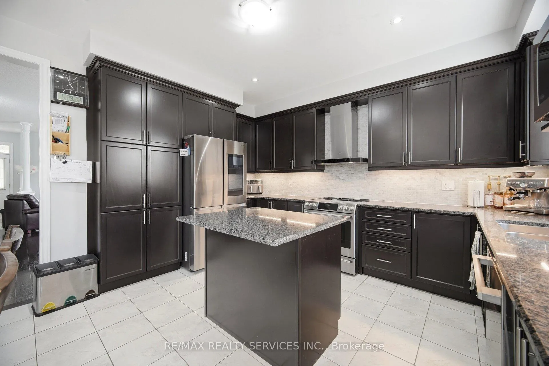 Photo 12 of 39 Templehill Road, Brampton, Sandringham-Wellington — HOMEH