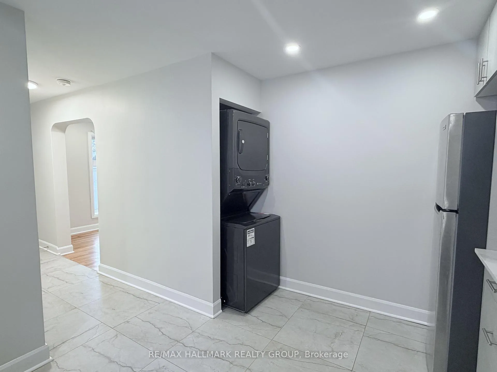 Photo 4 of 470 Pleasant Park Road, Ottawa, Alta Vista/Faircrest Heights — HOMEH