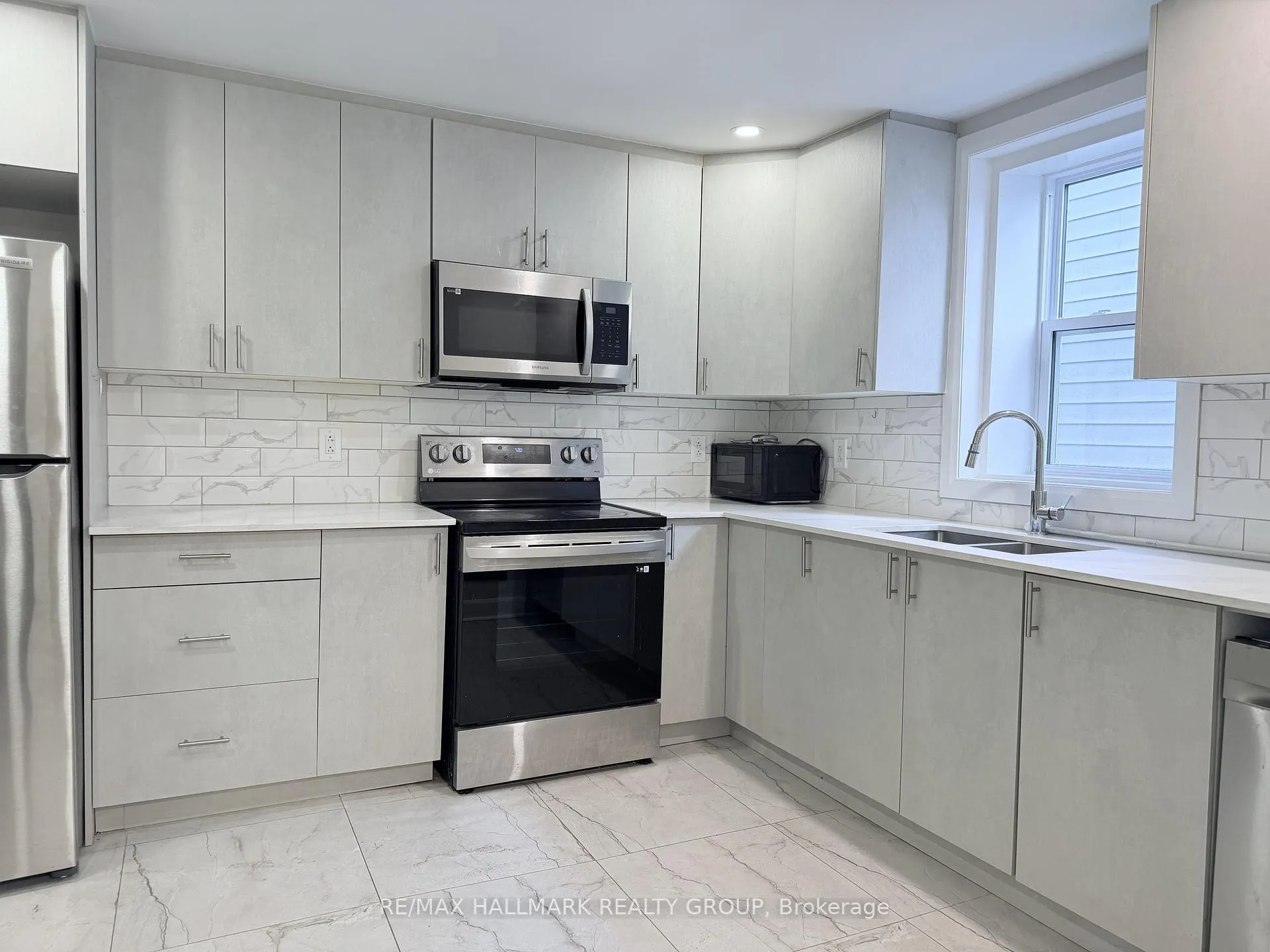 Photo 5 of 470 Pleasant Park Road, Ottawa, Alta Vista/Faircrest Heights — HOMEH