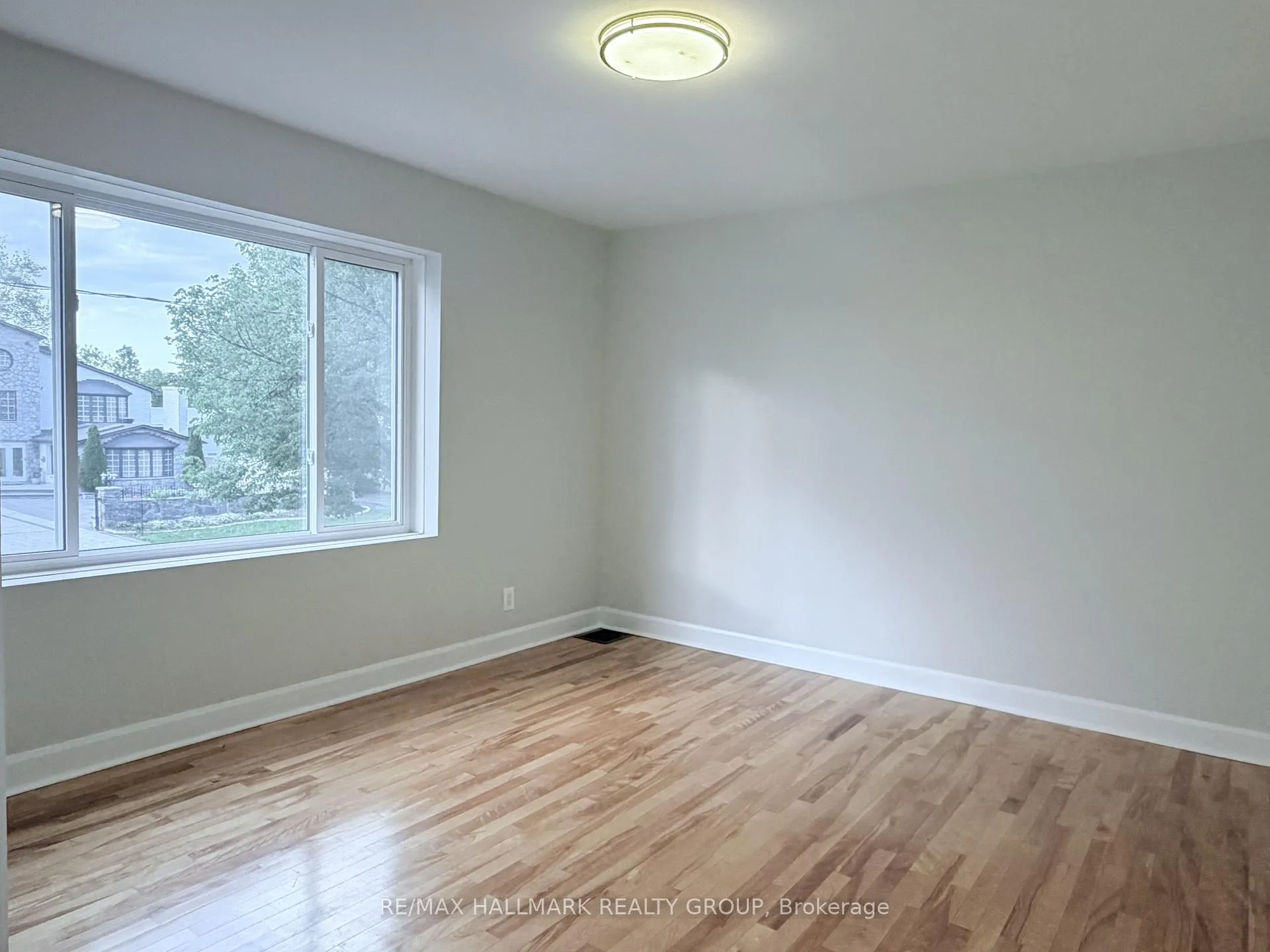 Photo 6 of 470 Pleasant Park Road, Ottawa, Alta Vista/Faircrest Heights — HOMEH