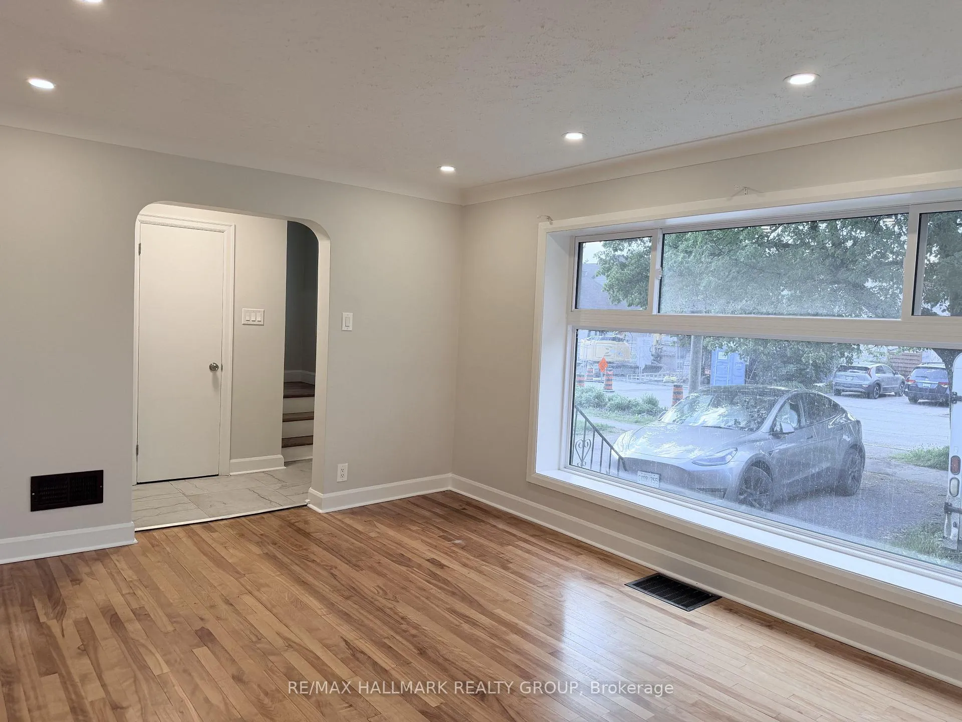 Photo 9 of 470 Pleasant Park Road, Ottawa, Alta Vista/Faircrest Heights — HOMEH