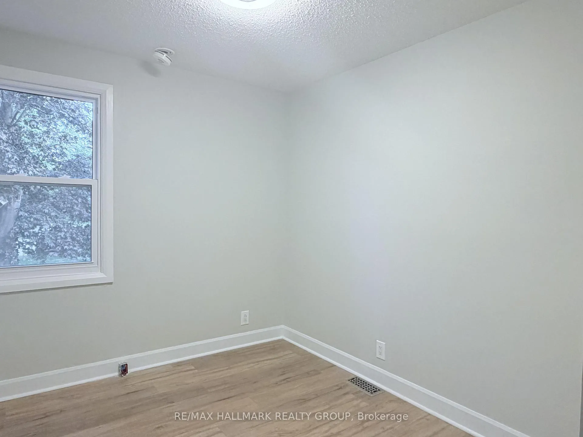 Photo 15 of 470 Pleasant Park Road, Ottawa, Alta Vista/Faircrest Heights — HOMEH