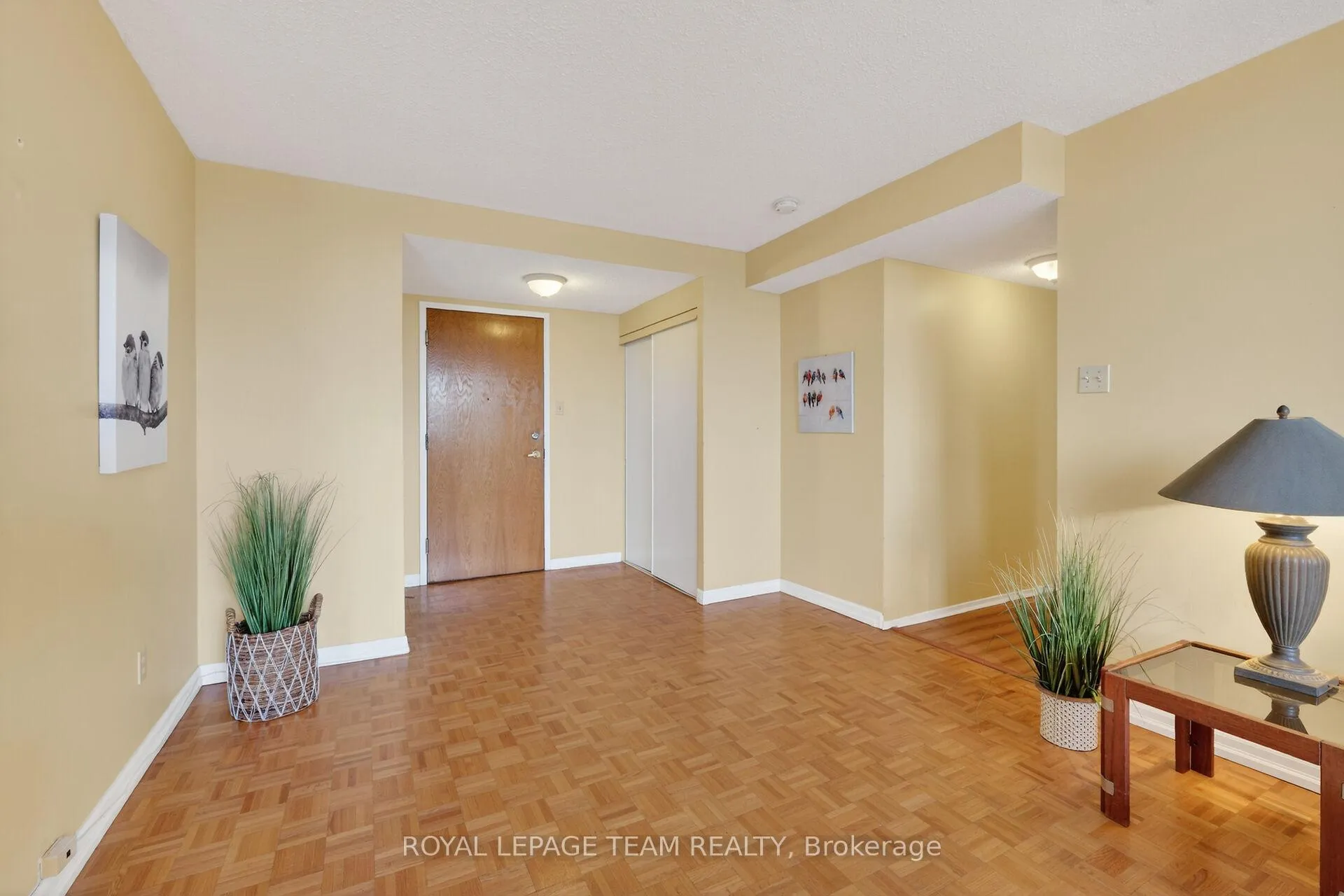 Photo 5 of Unit 501, 2760 Carousel Crescent, Ottawa, Emerald Woods/Sawmill Creek — HOMEH