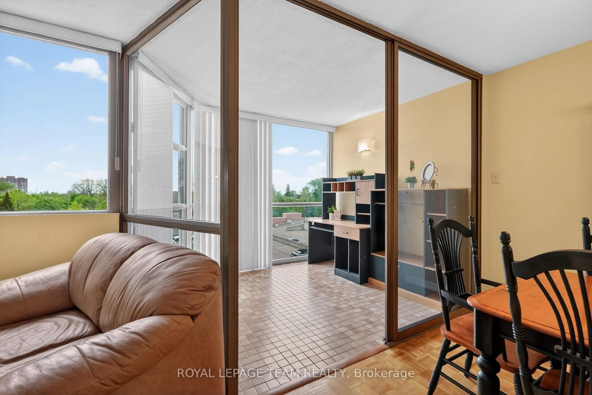 Photo 9 of Unit 501, 2760 Carousel Crescent, Ottawa, Emerald Woods/Sawmill Creek — HOMEH