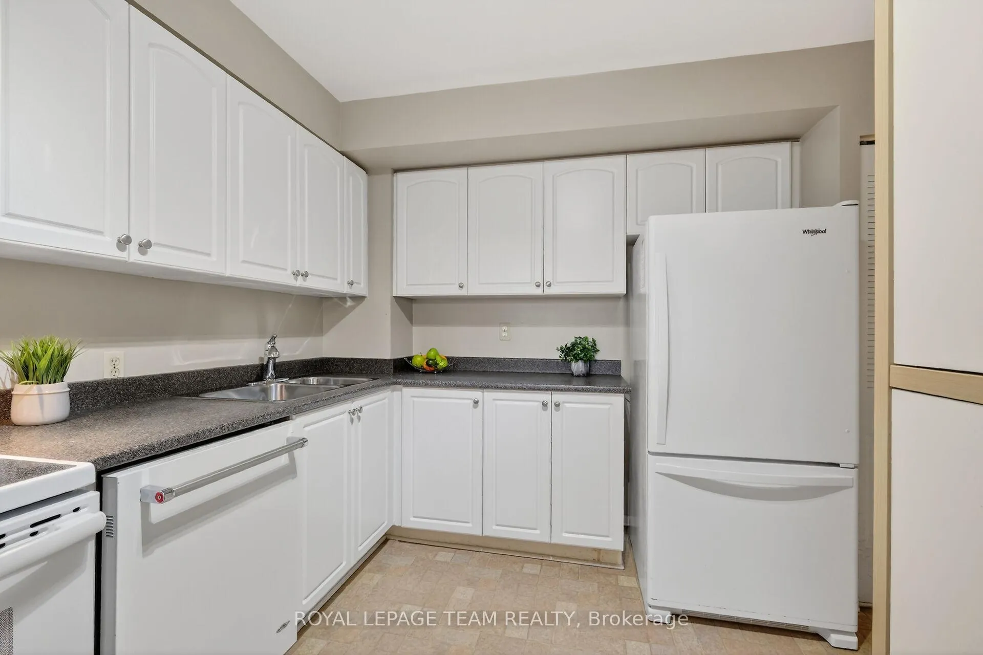 Photo 12 of Unit 501, 2760 Carousel Crescent, Ottawa, Emerald Woods/Sawmill Creek — HOMEH