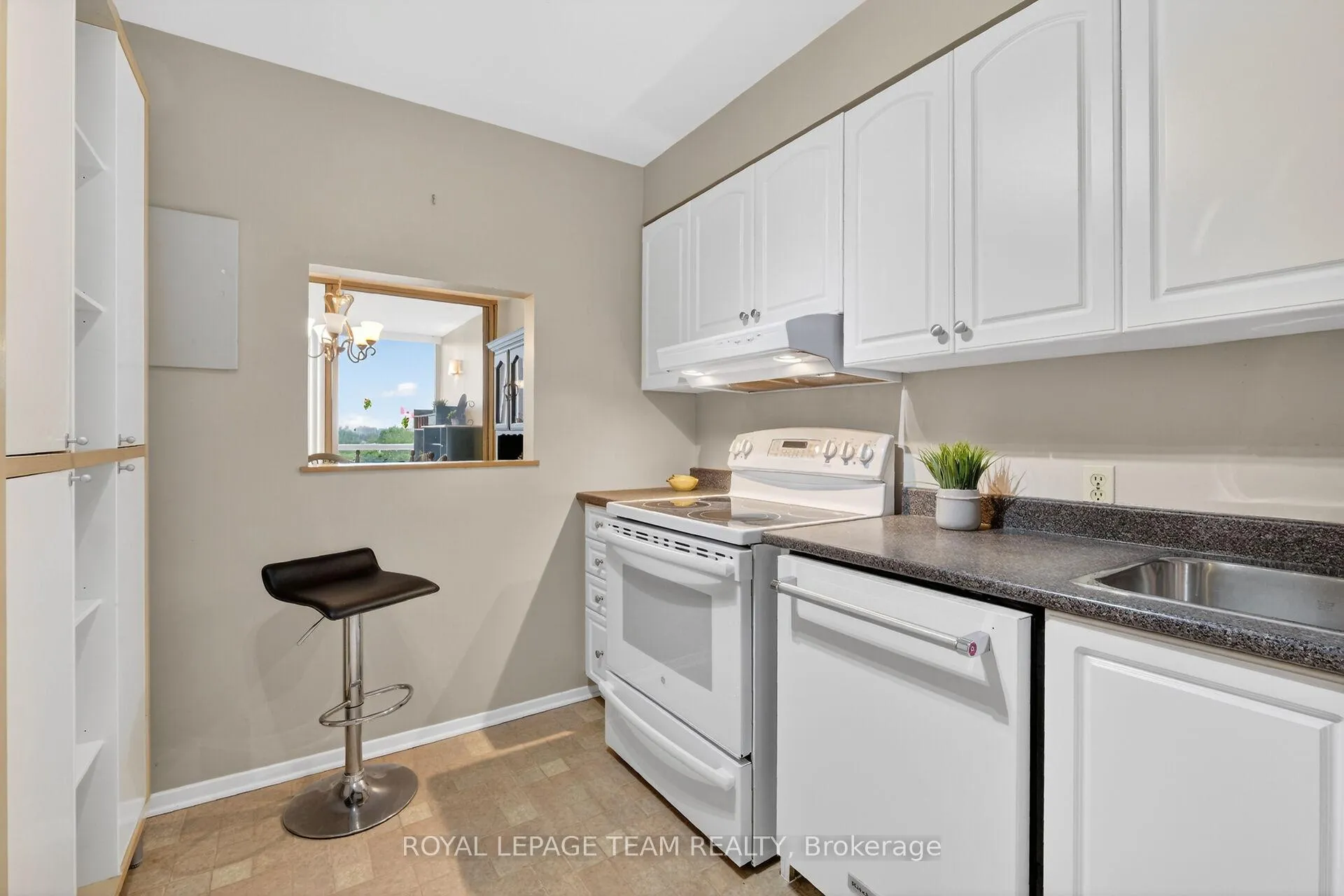 Photo 14 of Unit 501, 2760 Carousel Crescent, Ottawa, Emerald Woods/Sawmill Creek — HOMEH