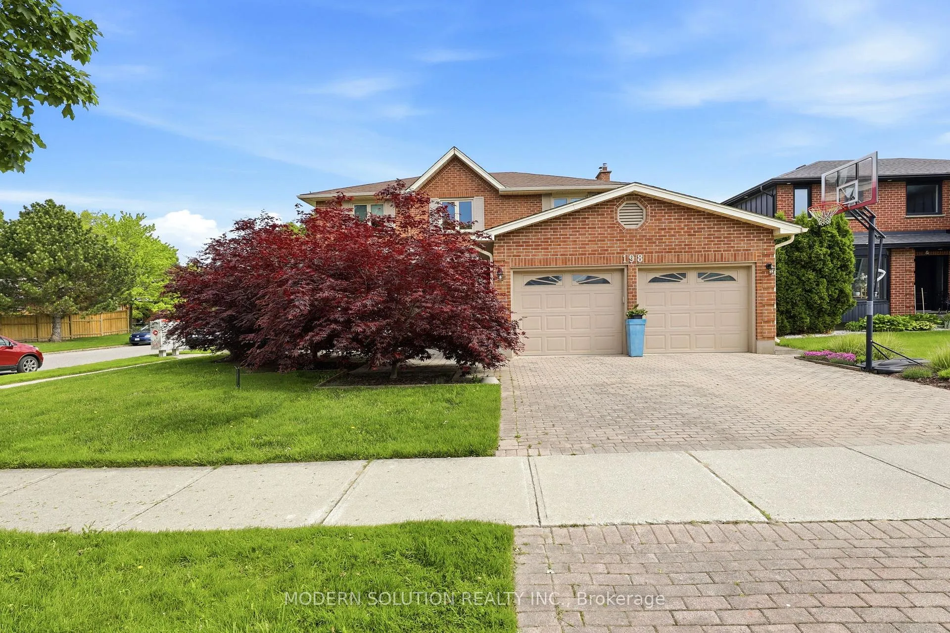 Photo 2 of 198 Pine Valley Drive, London, South N — HOMEH