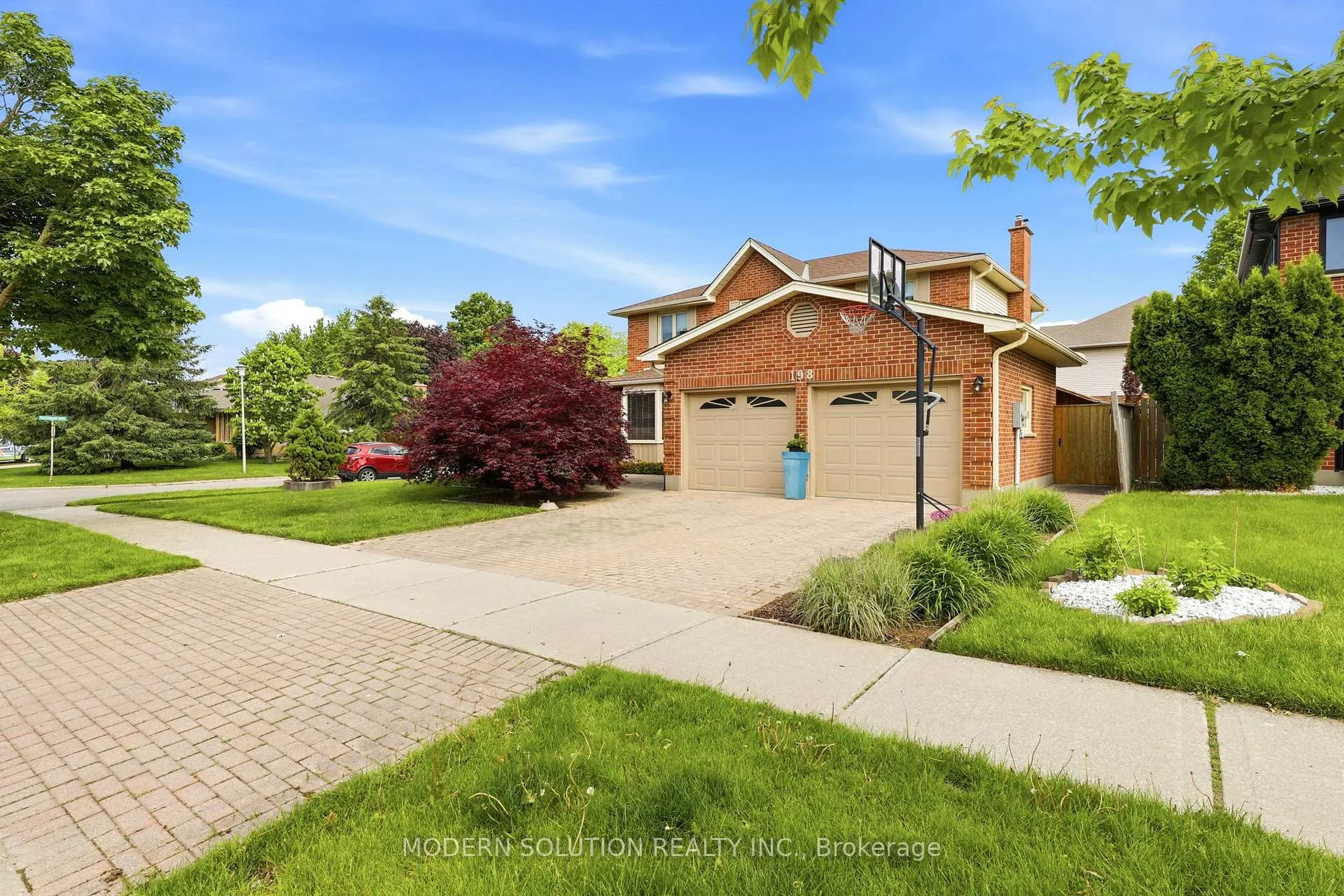 Photo 3 of 198 Pine Valley Drive, London, South N — HOMEH