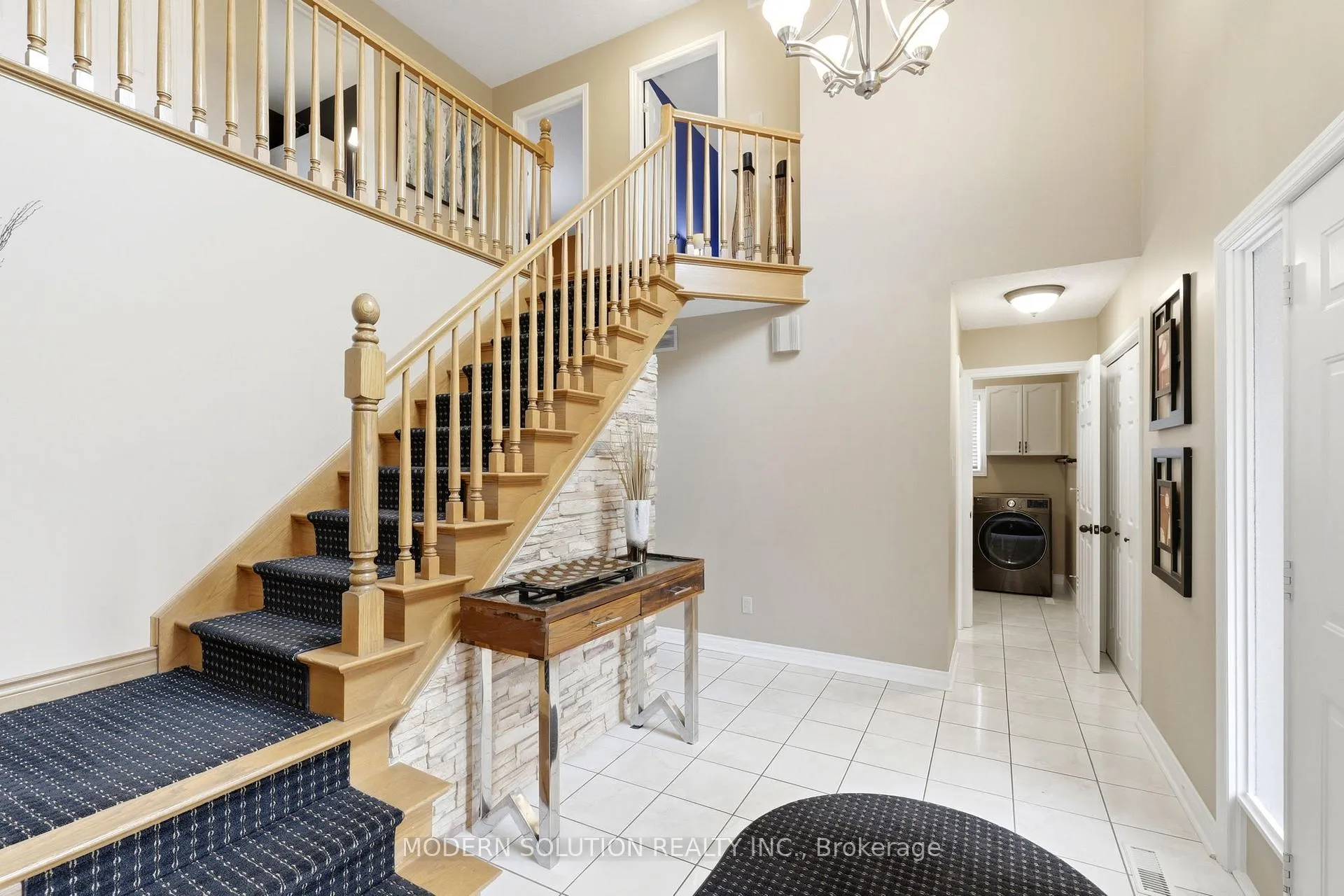 Photo 6 of 198 Pine Valley Drive, London, South N — HOMEH