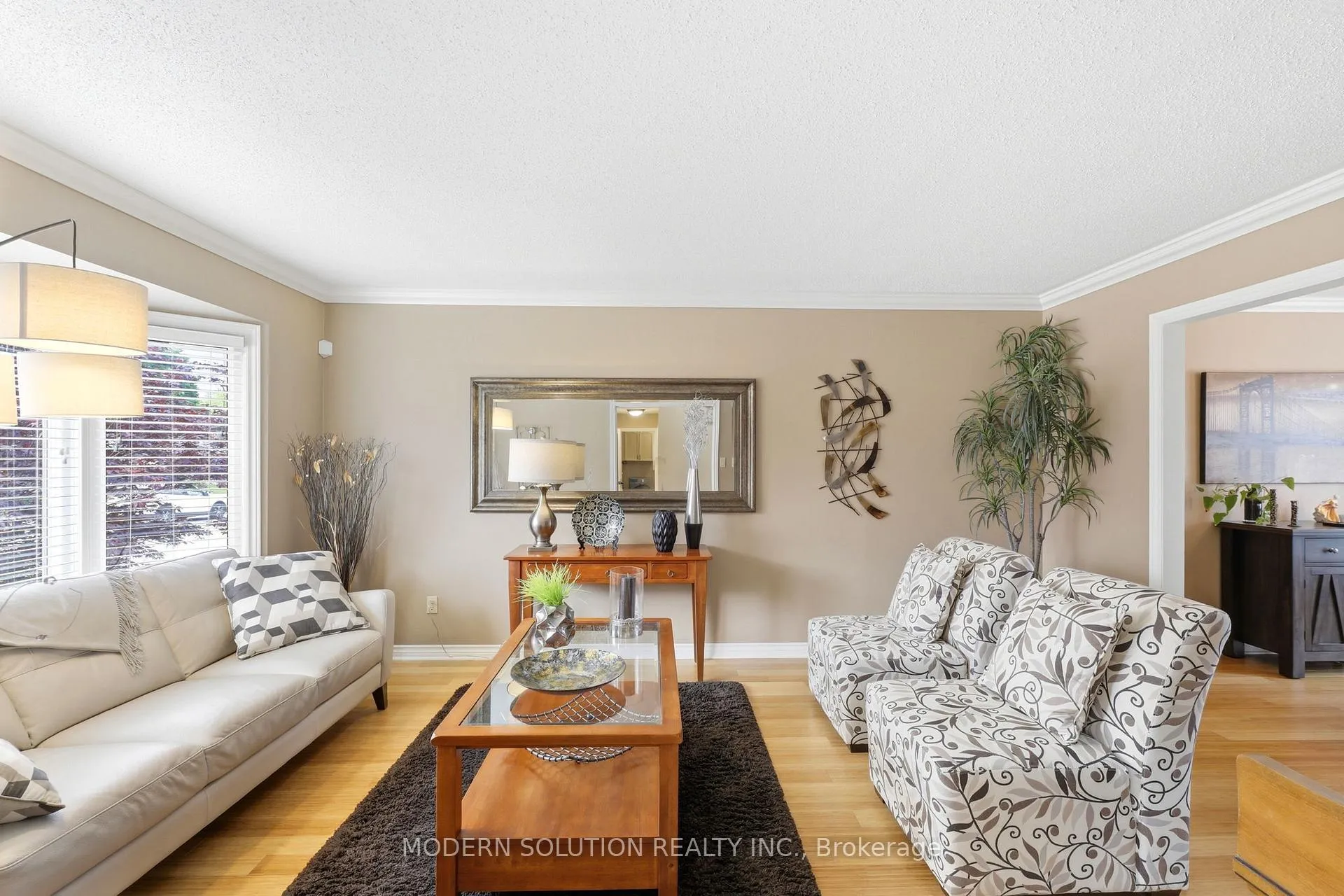 Photo 8 of 198 Pine Valley Drive, London, South N — HOMEH