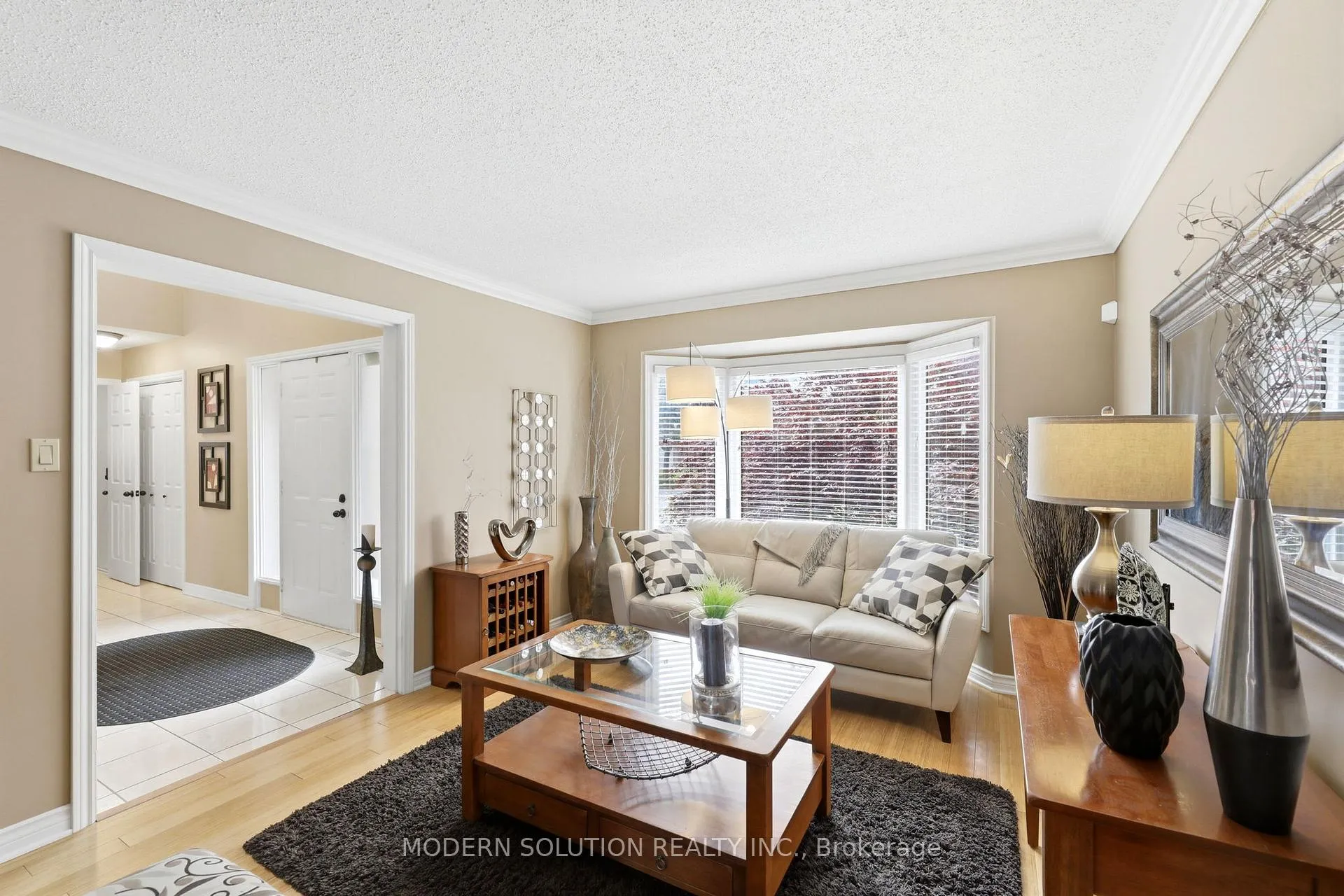 Photo 9 of 198 Pine Valley Drive, London, South N — HOMEH