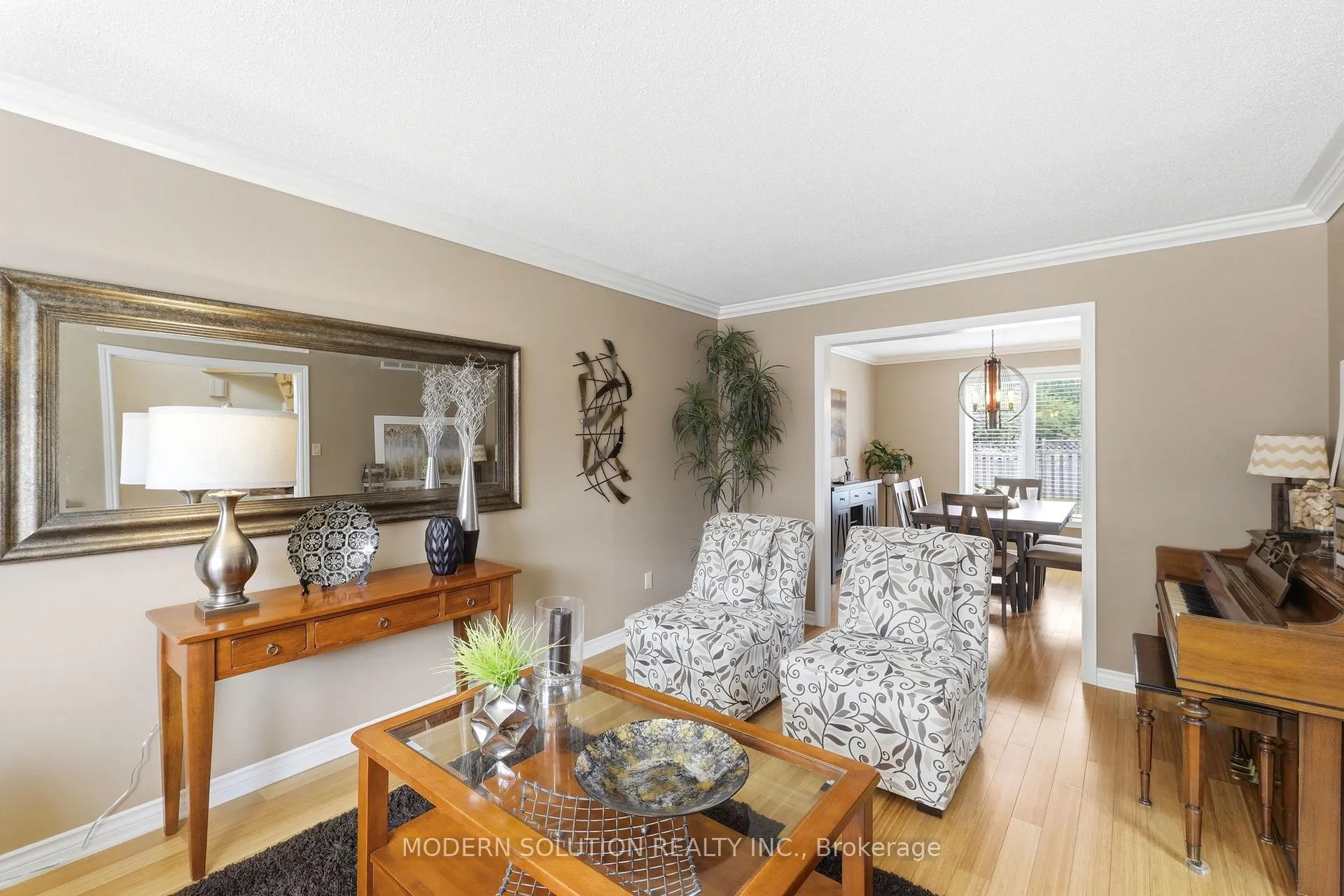 Photo 10 of 198 Pine Valley Drive, London, South N — HOMEH