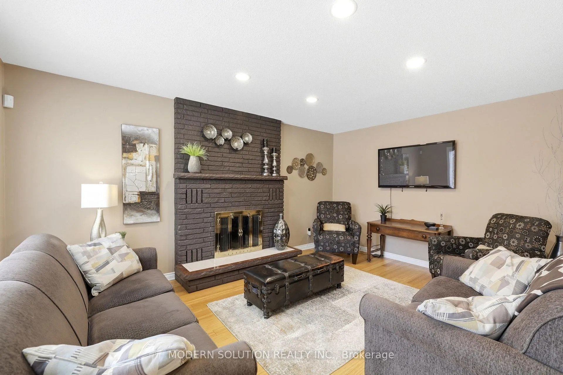 Photo 21 of 198 Pine Valley Drive, London, South N — HOMEH