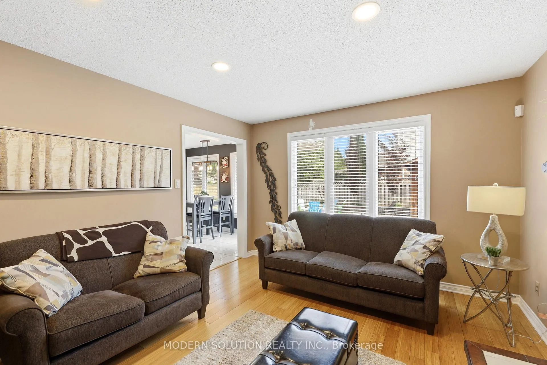 Photo 22 of 198 Pine Valley Drive, London, South N — HOMEH