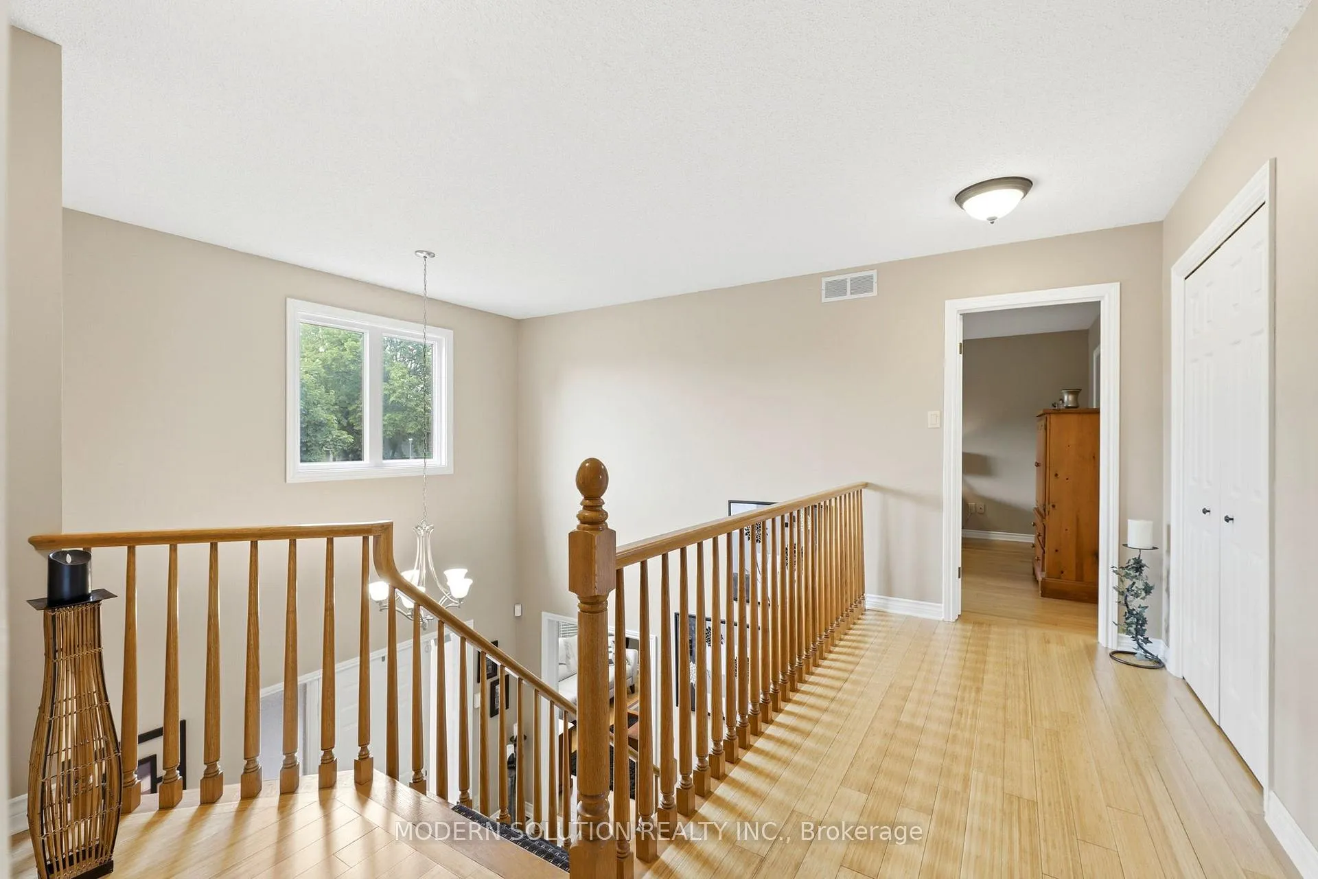 Photo 23 of 198 Pine Valley Drive, London, South N — HOMEH
