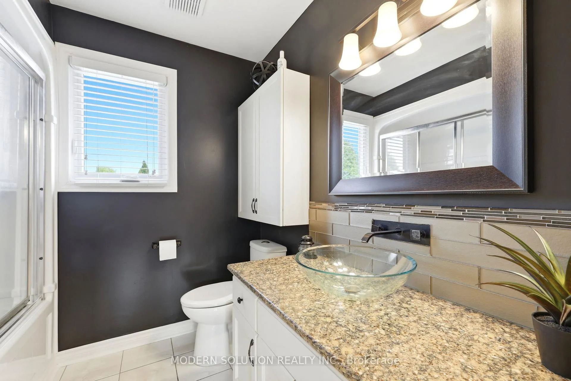 Photo 30 of 198 Pine Valley Drive, London, South N — HOMEH
