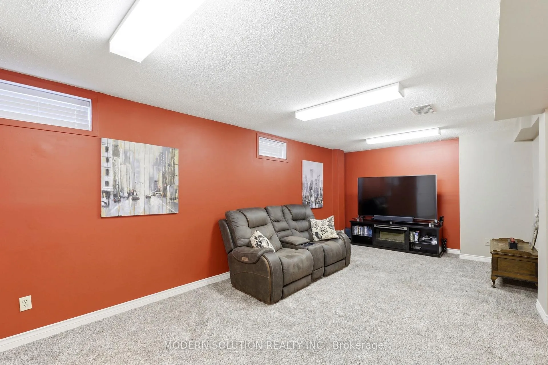 Photo 32 of 198 Pine Valley Drive, London, South N — HOMEH