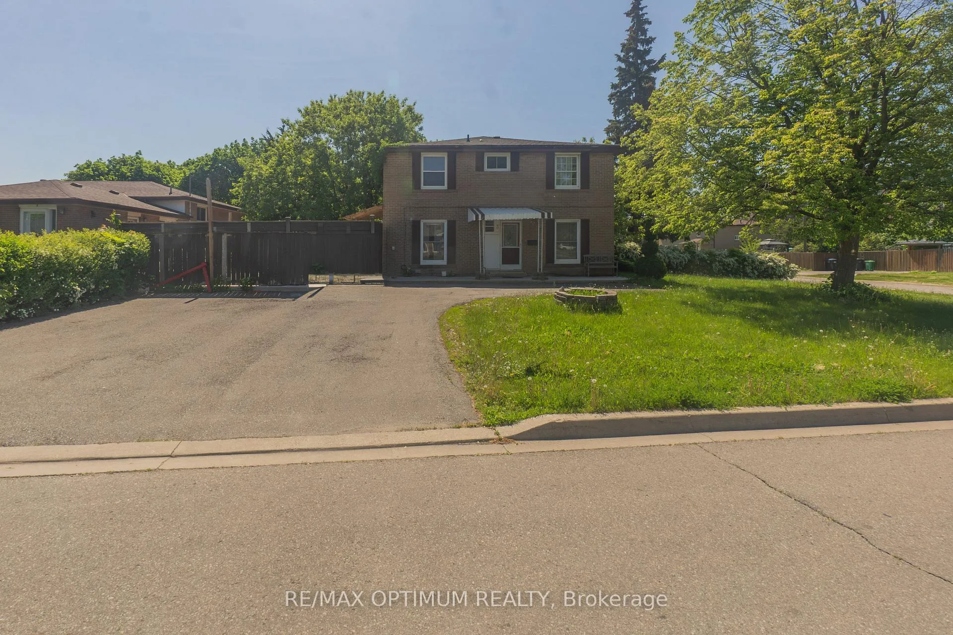 Photo 1 of 3 Dunwich Place, Brampton, Southgate — HOMEH