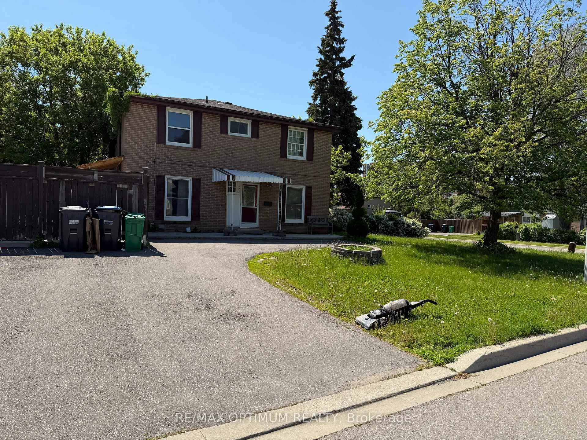 Photo 2 of 3 Dunwich Place, Brampton, Southgate — HOMEH