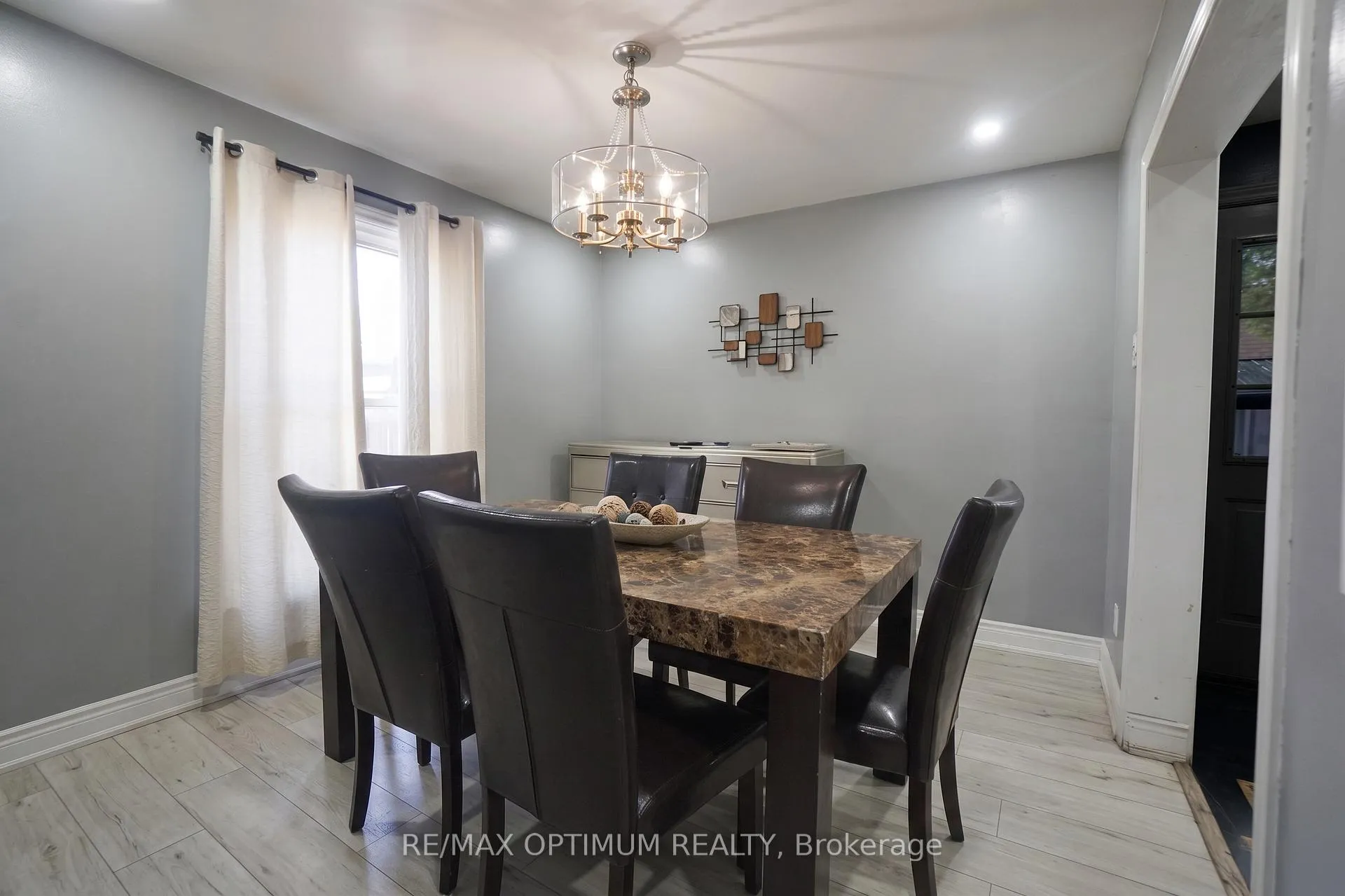 Photo 4 of 3 Dunwich Place, Brampton, Southgate — HOMEH