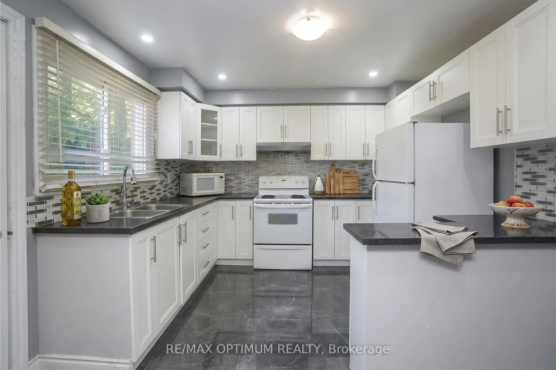 Photo 5 of 3 Dunwich Place, Brampton, Southgate — HOMEH