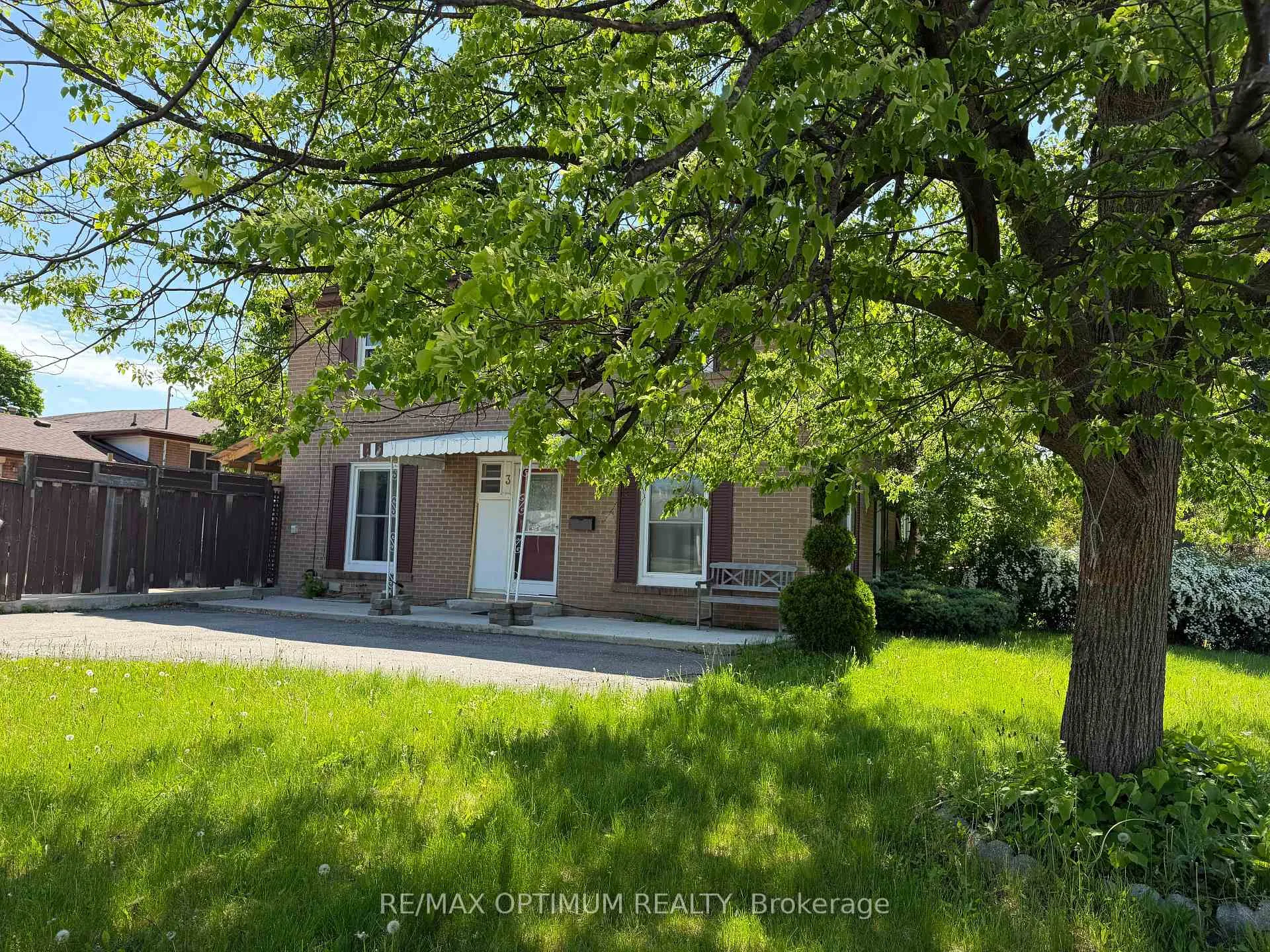 Photo 12 of 3 Dunwich Place, Brampton, Southgate — HOMEH