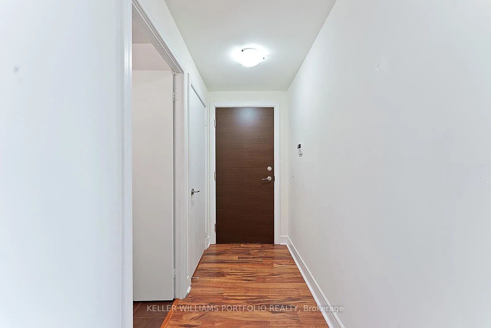 Photo 3 of Unit 910, 35 Brian Peck Crescent, Toronto, Thorncliffe Park — HOMEH