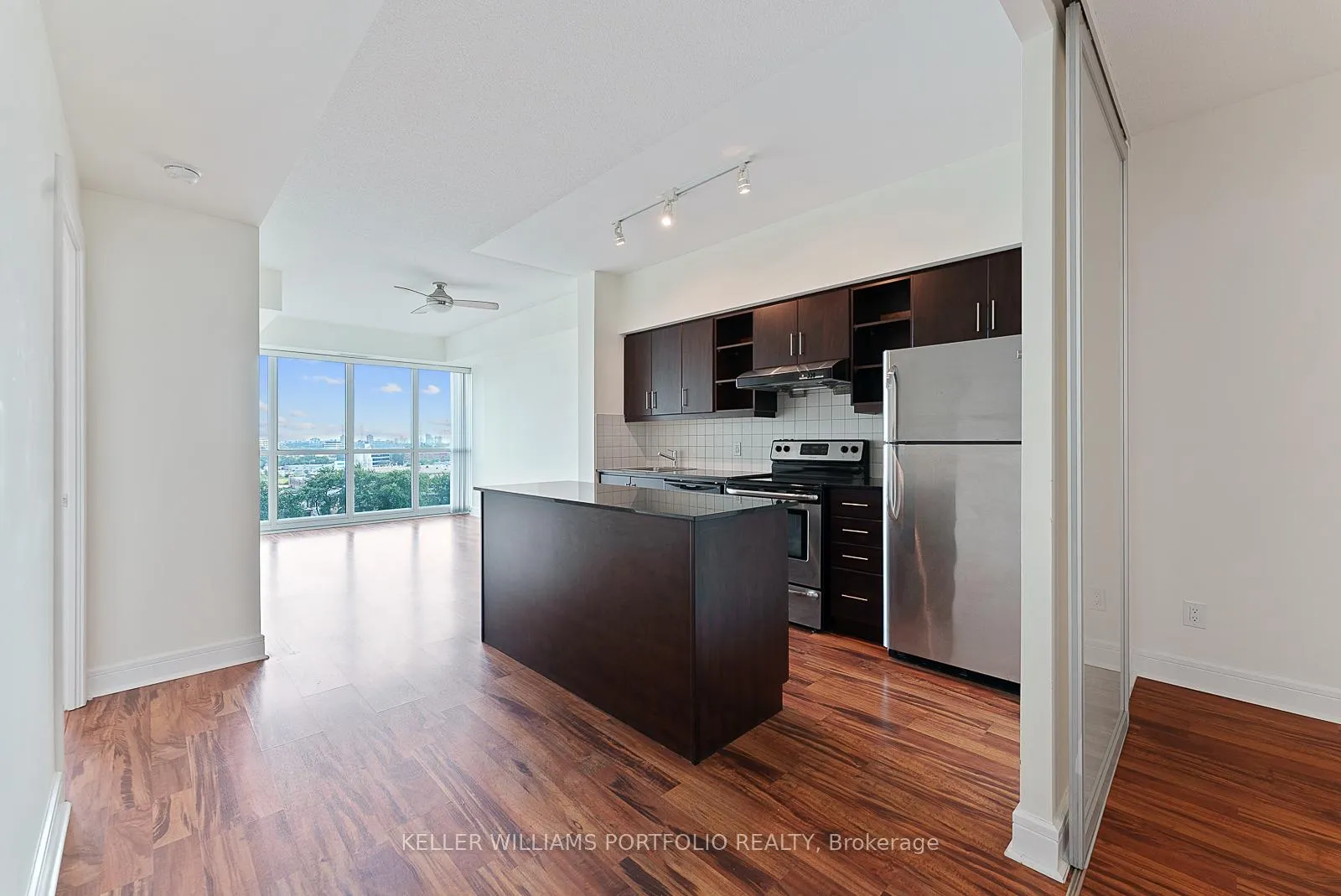 Photo 4 of Unit 910, 35 Brian Peck Crescent, Toronto, Thorncliffe Park — HOMEH