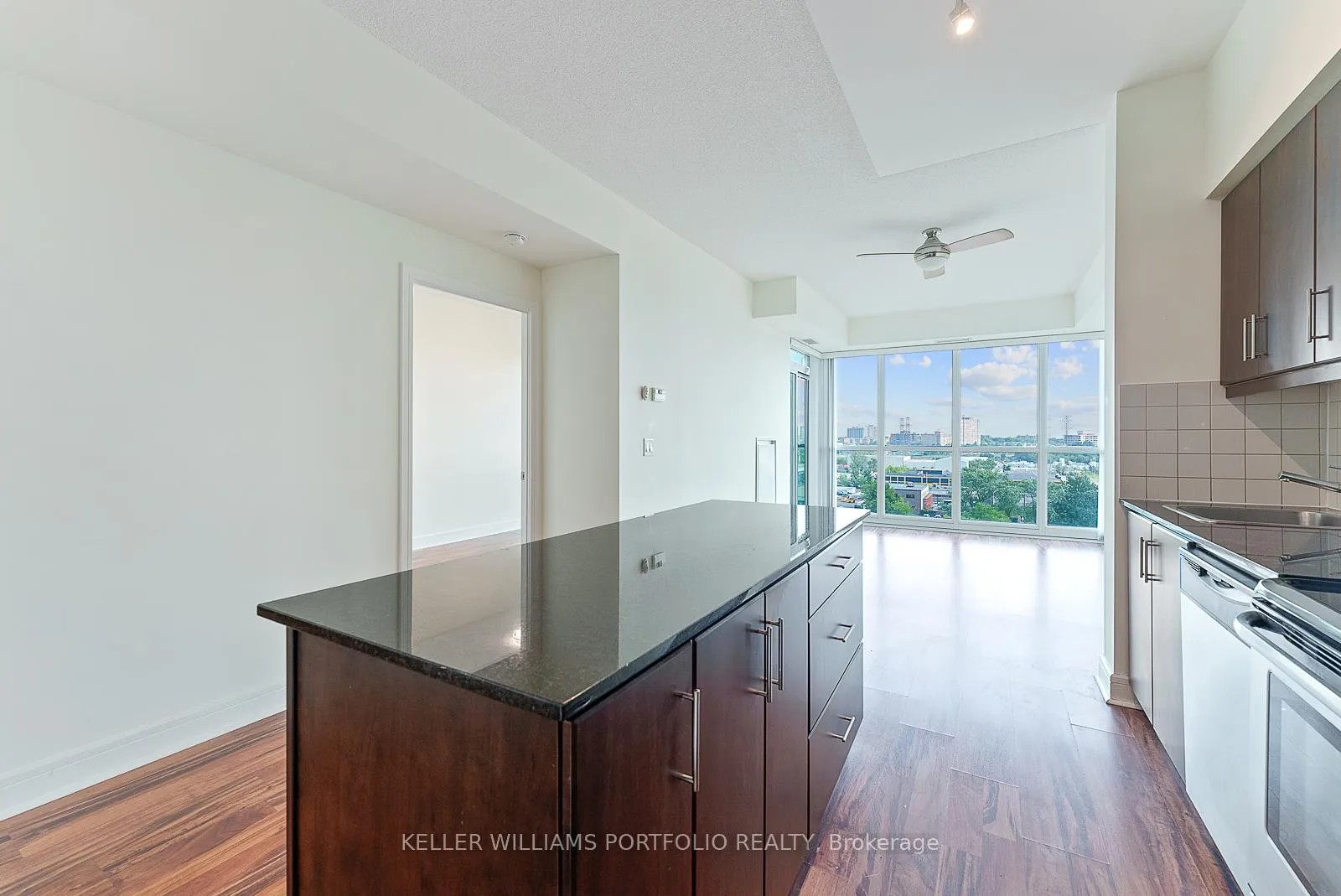 Photo 7 of Unit 910, 35 Brian Peck Crescent, Toronto, Thorncliffe Park — HOMEH