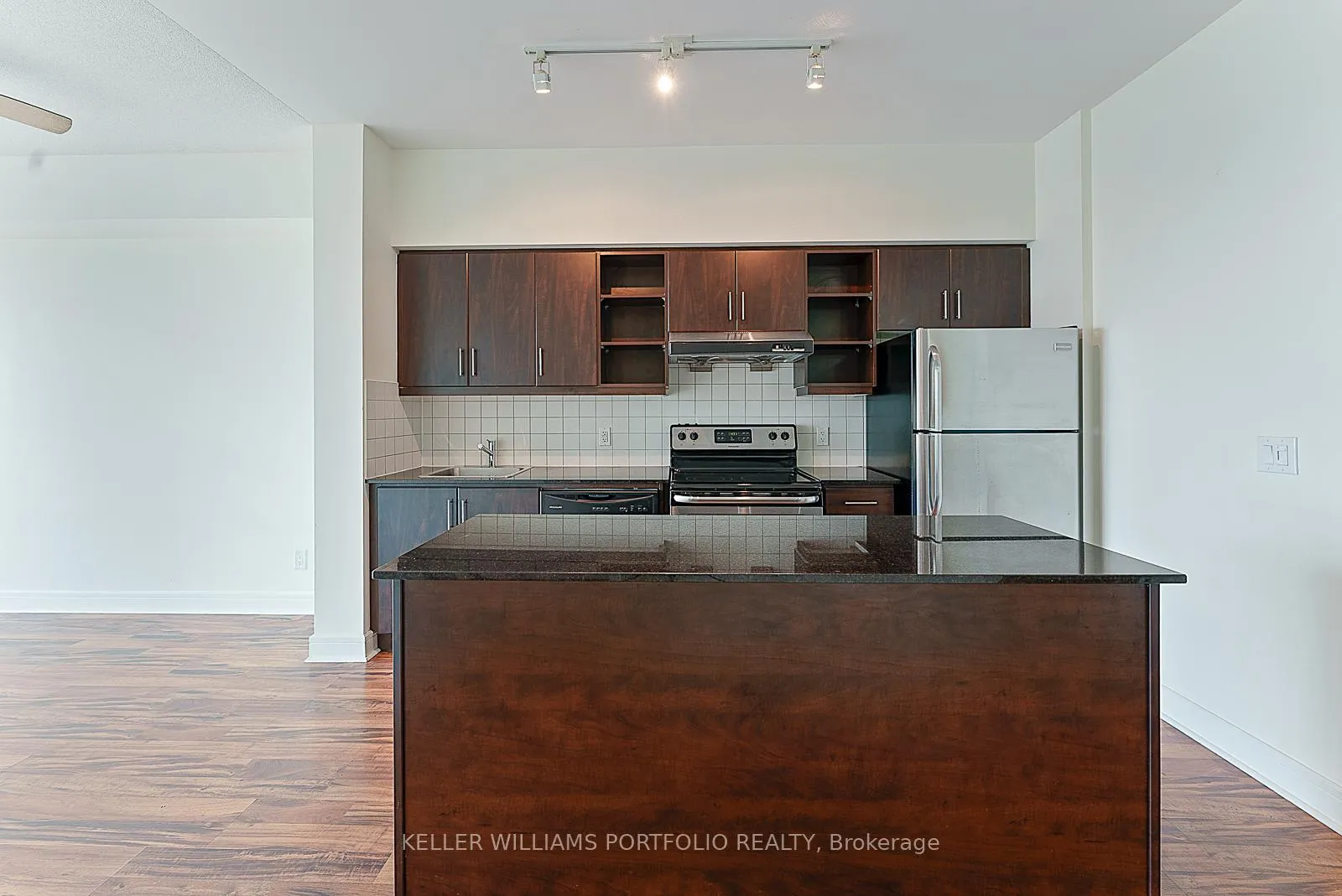 Photo 8 of Unit 910, 35 Brian Peck Crescent, Toronto, Thorncliffe Park — HOMEH