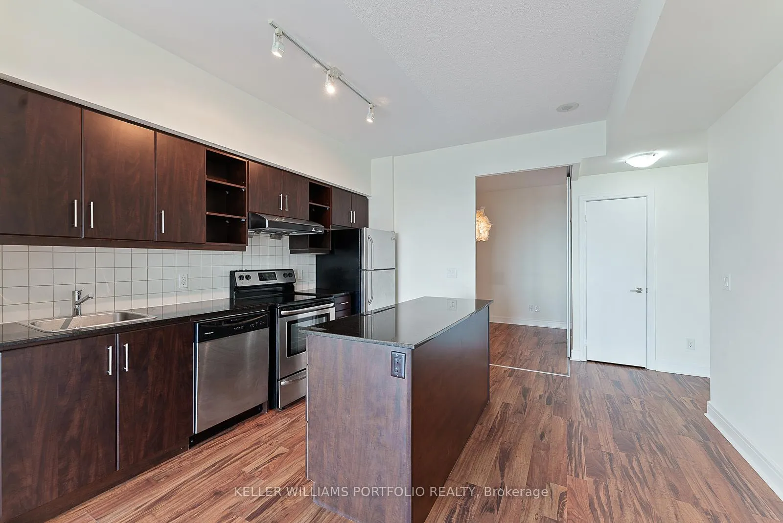 Photo 9 of Unit 910, 35 Brian Peck Crescent, Toronto, Thorncliffe Park — HOMEH