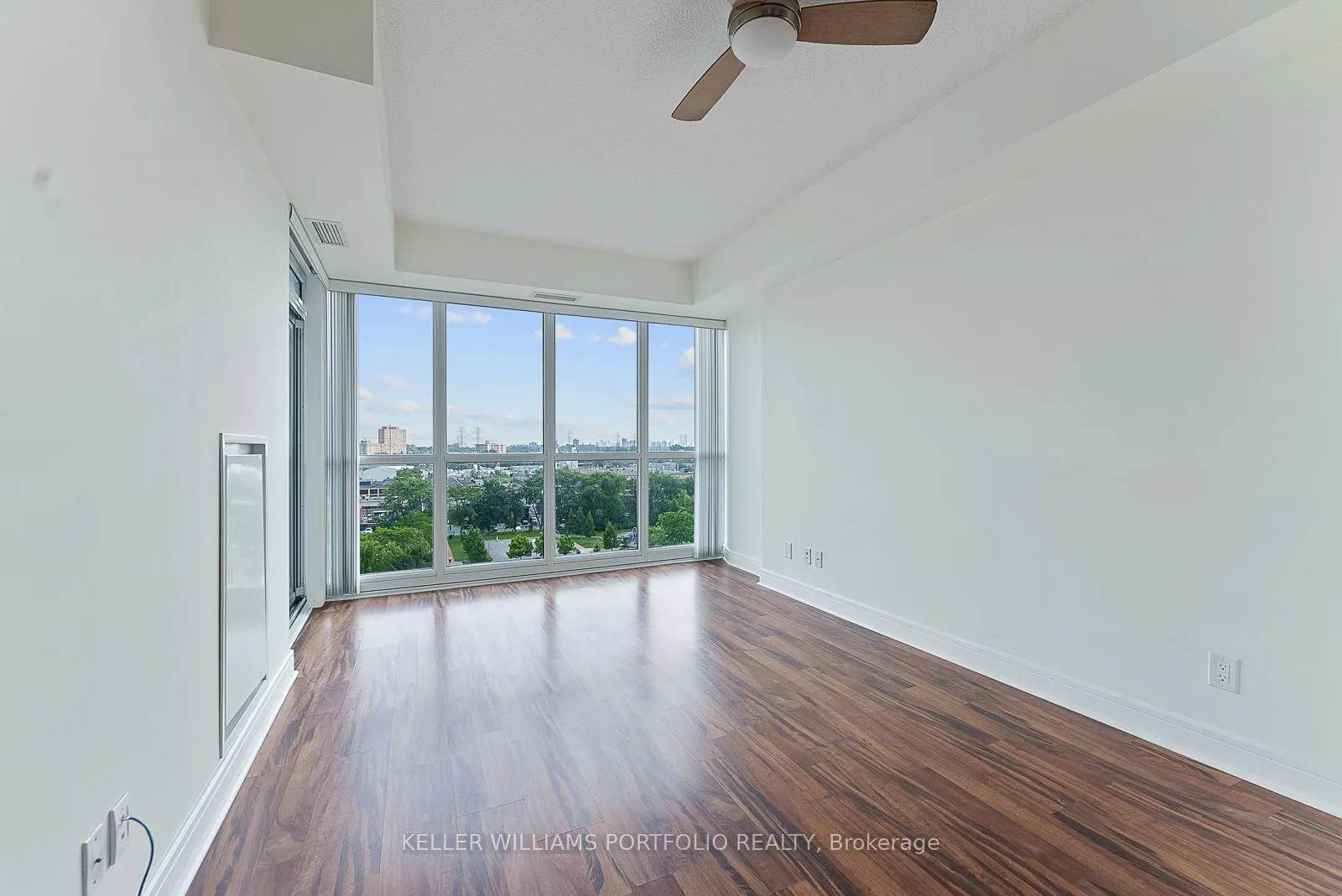 Photo 10 of Unit 910, 35 Brian Peck Crescent, Toronto, Thorncliffe Park — HOMEH