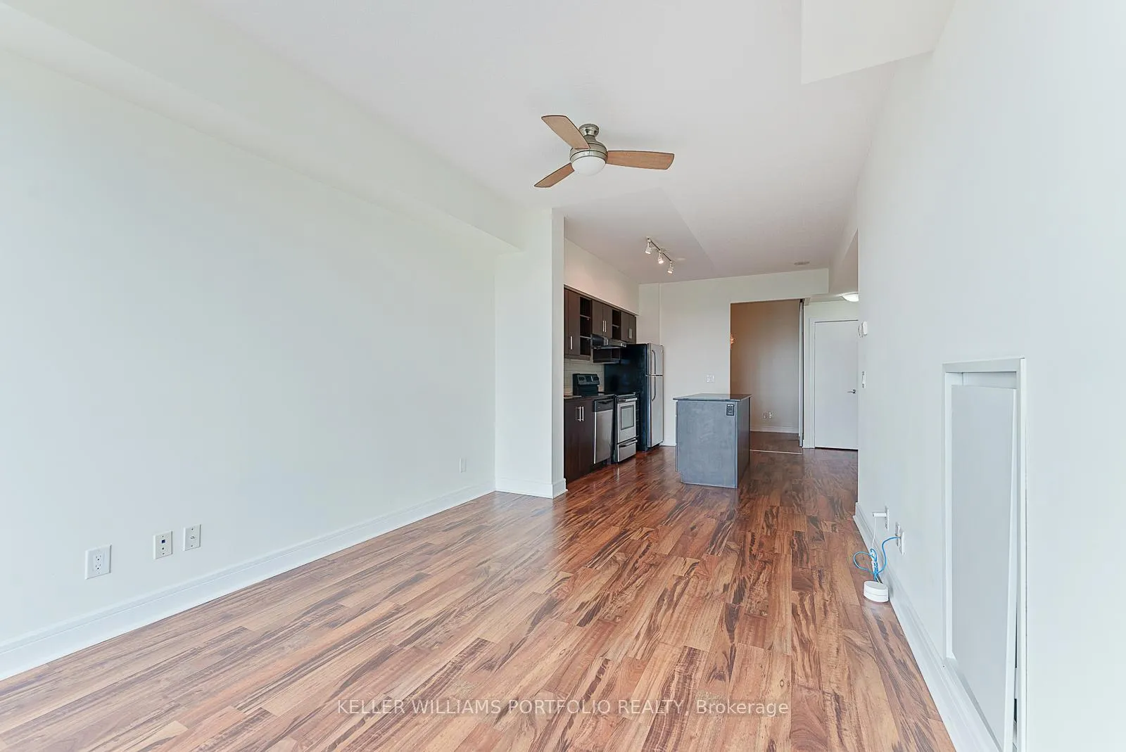Photo 13 of Unit 910, 35 Brian Peck Crescent, Toronto, Thorncliffe Park — HOMEH