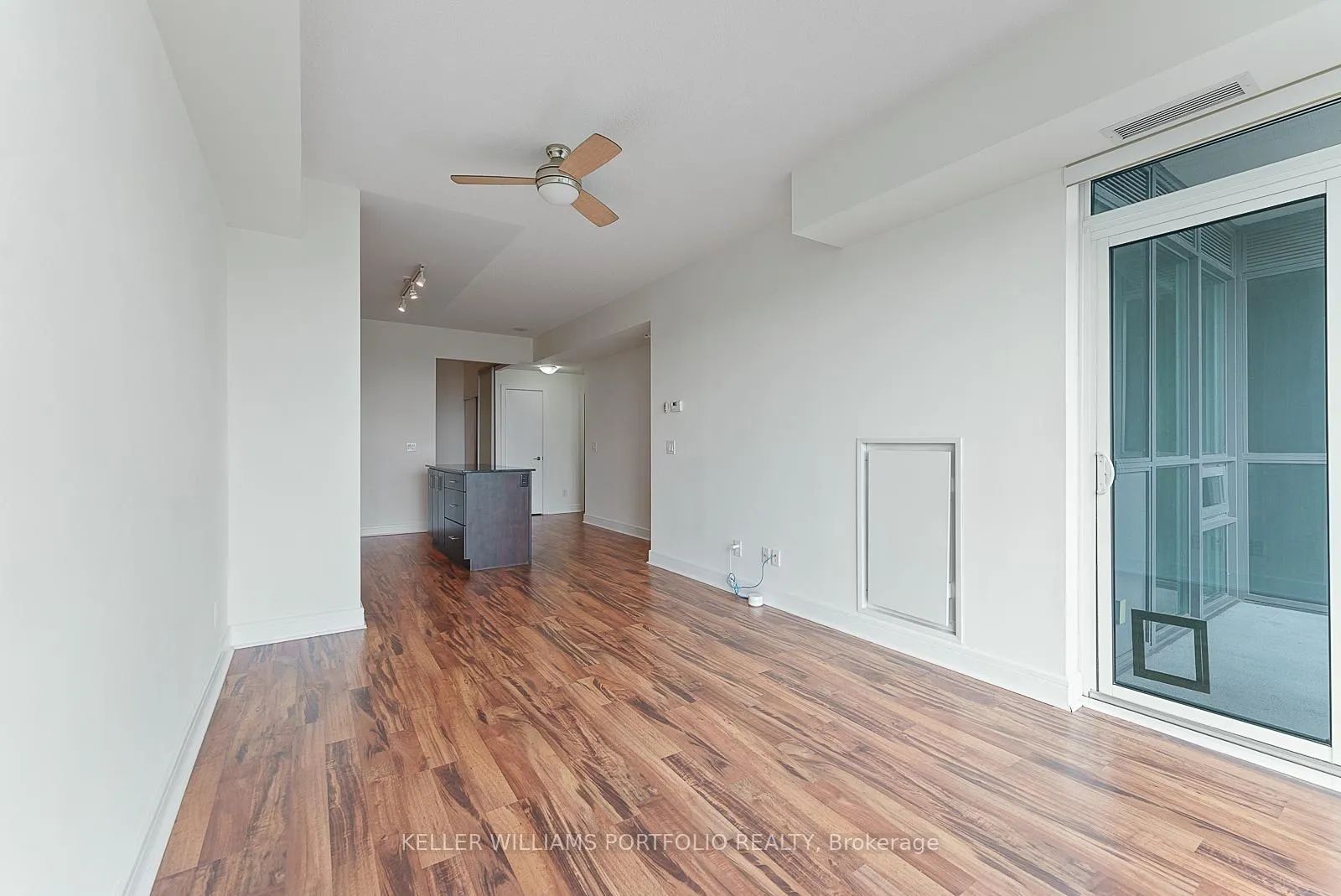Photo 15 of Unit 910, 35 Brian Peck Crescent, Toronto, Thorncliffe Park — HOMEH