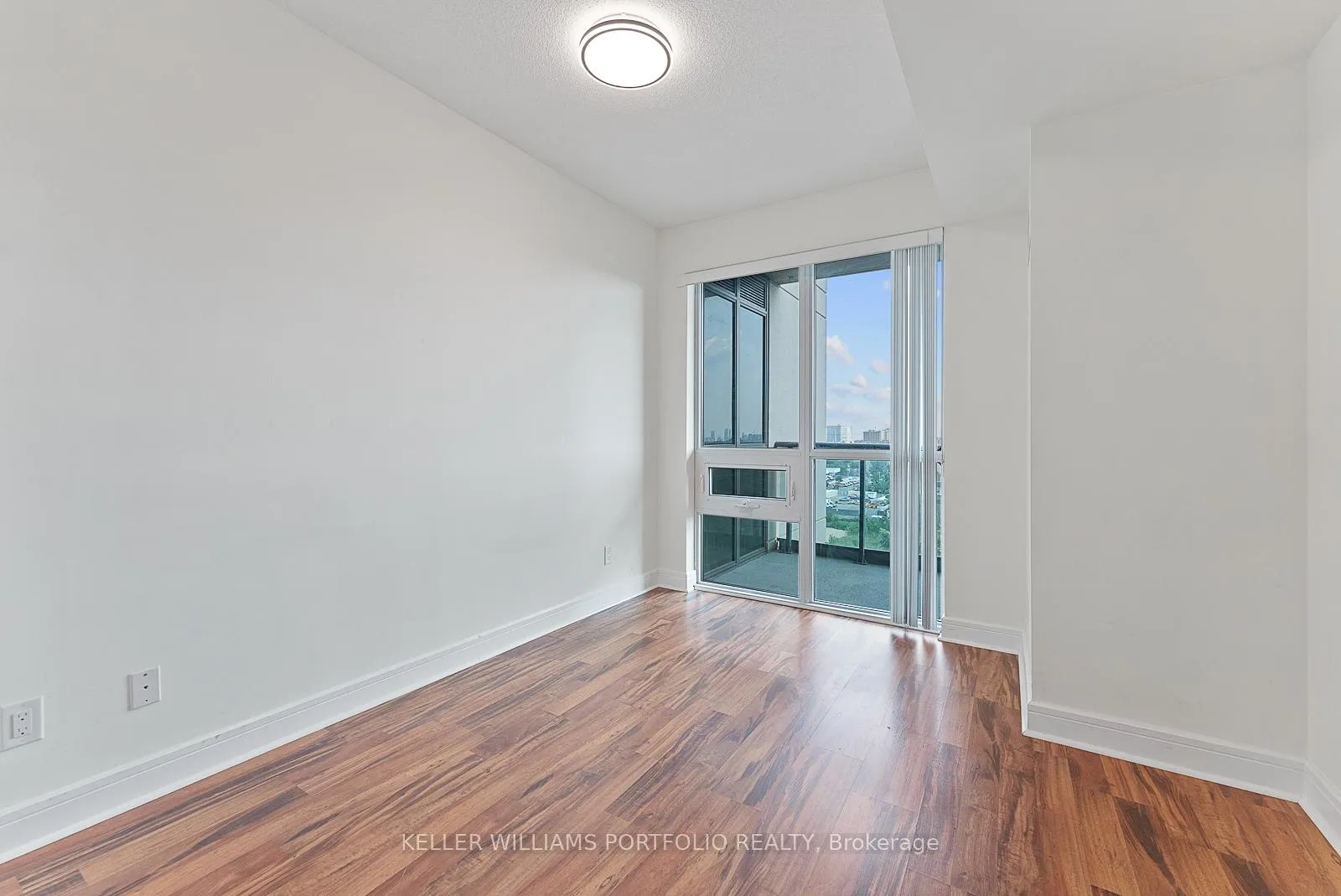 Photo 16 of Unit 910, 35 Brian Peck Crescent, Toronto, Thorncliffe Park — HOMEH