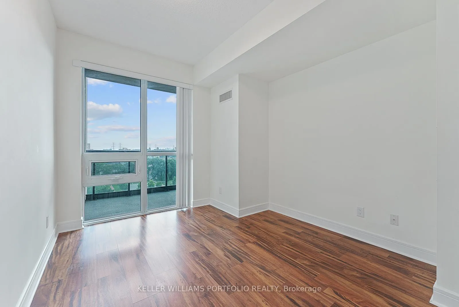 Photo 17 of Unit 910, 35 Brian Peck Crescent, Toronto, Thorncliffe Park — HOMEH