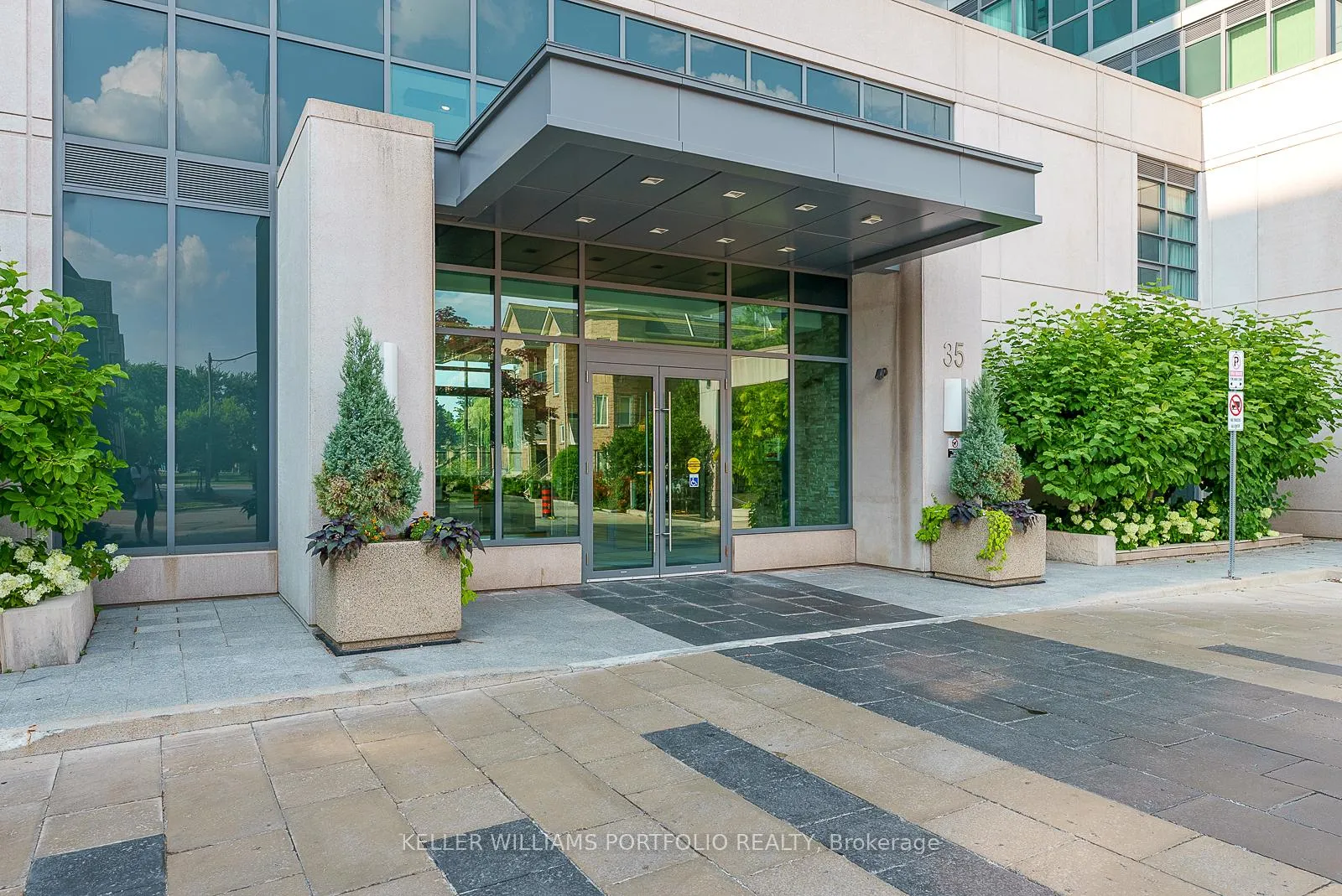 Photo 31 of Unit 910, 35 Brian Peck Crescent, Toronto, Thorncliffe Park — HOMEH