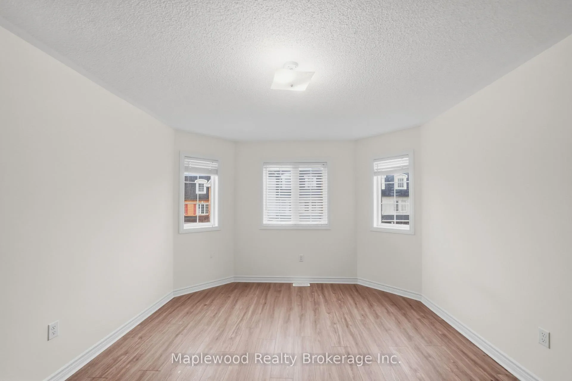 Photo 25 of 1712 Carousel Drive, Pickering, Duffin Heights — HOMEH