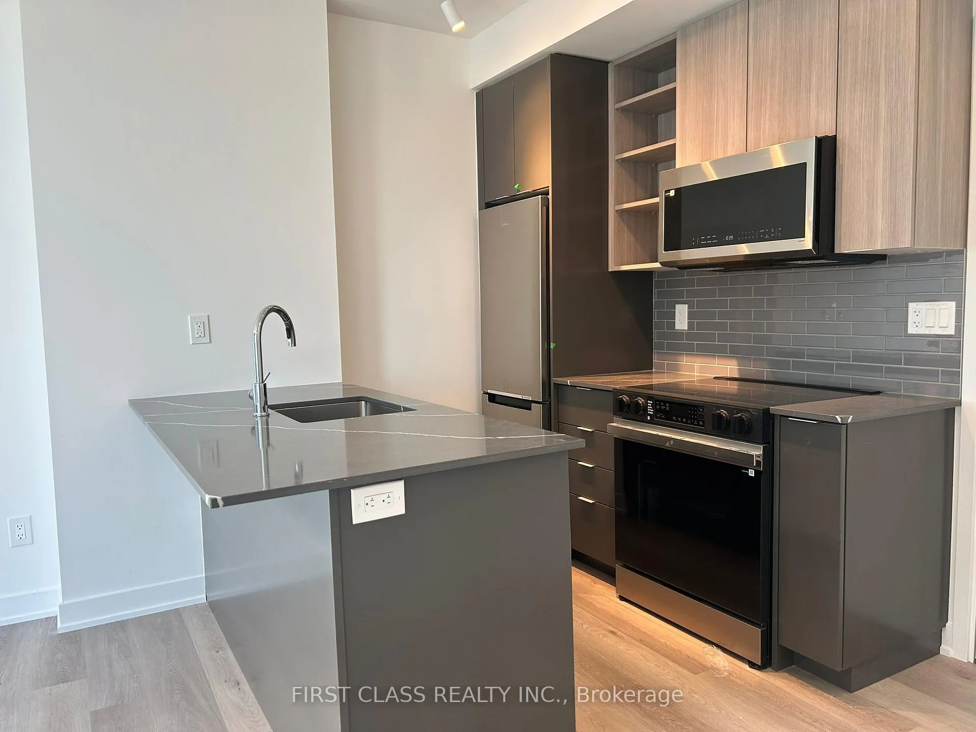 Photo 2 of Unit 2203, 2075 Lakeshore Road, Burlington, Brant — HOMEH