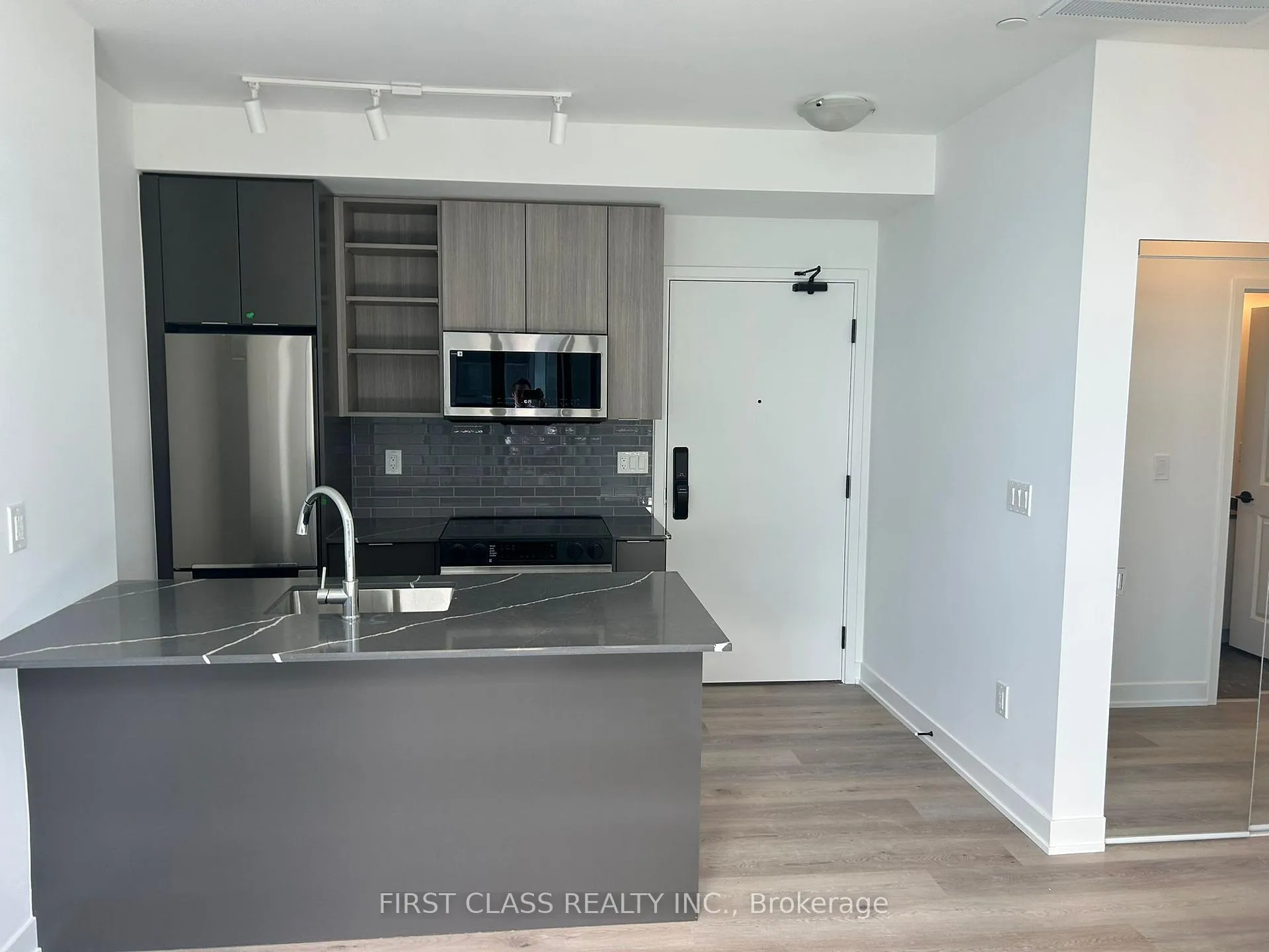 Photo 3 of Unit 2203, 2075 Lakeshore Road, Burlington, Brant — HOMEH
