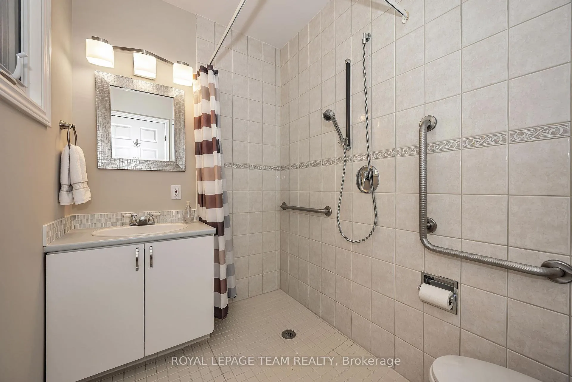 Photo 20 of 60 Horner Drive, Ottawa, Lakeview Park — HOMEH