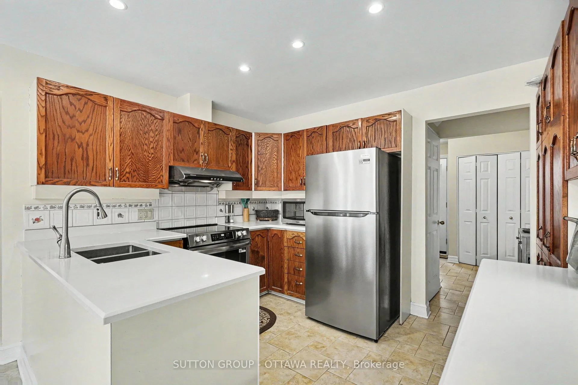 Photo 10 of 57 Constable Street, Ottawa, Barrhaven - Cedargrove/Fraserdale — HOMEH