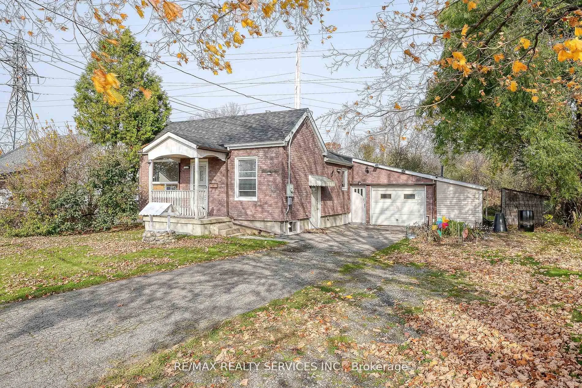 Photo 4 of 24 Norlan Avenue, London, South O — HOMEH