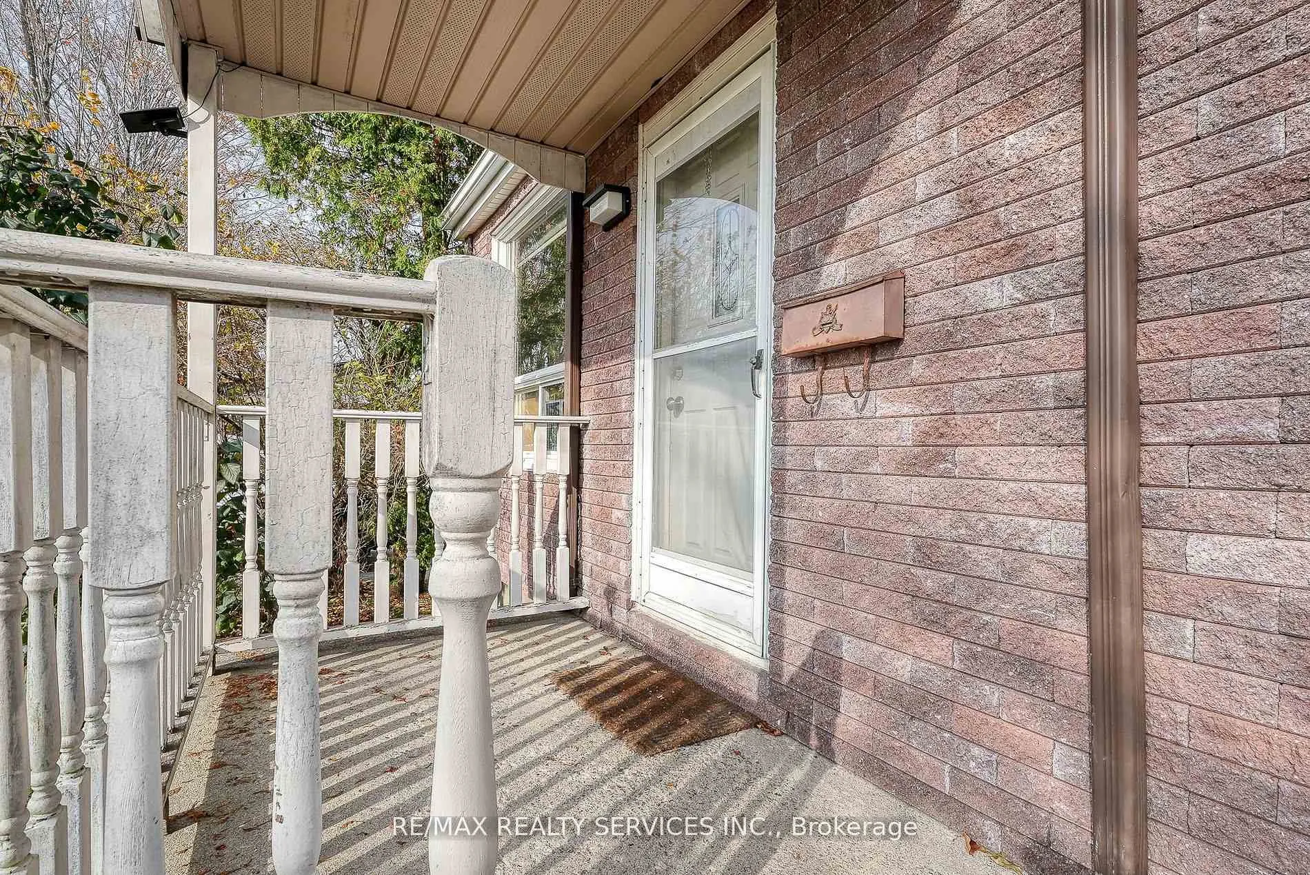 Photo 7 of 24 Norlan Avenue, London, South O — HOMEH