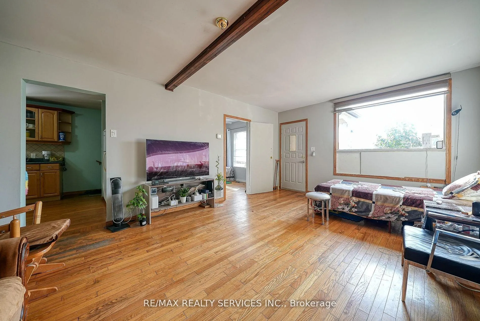 Photo 12 of 24 Norlan Avenue, London, South O — HOMEH